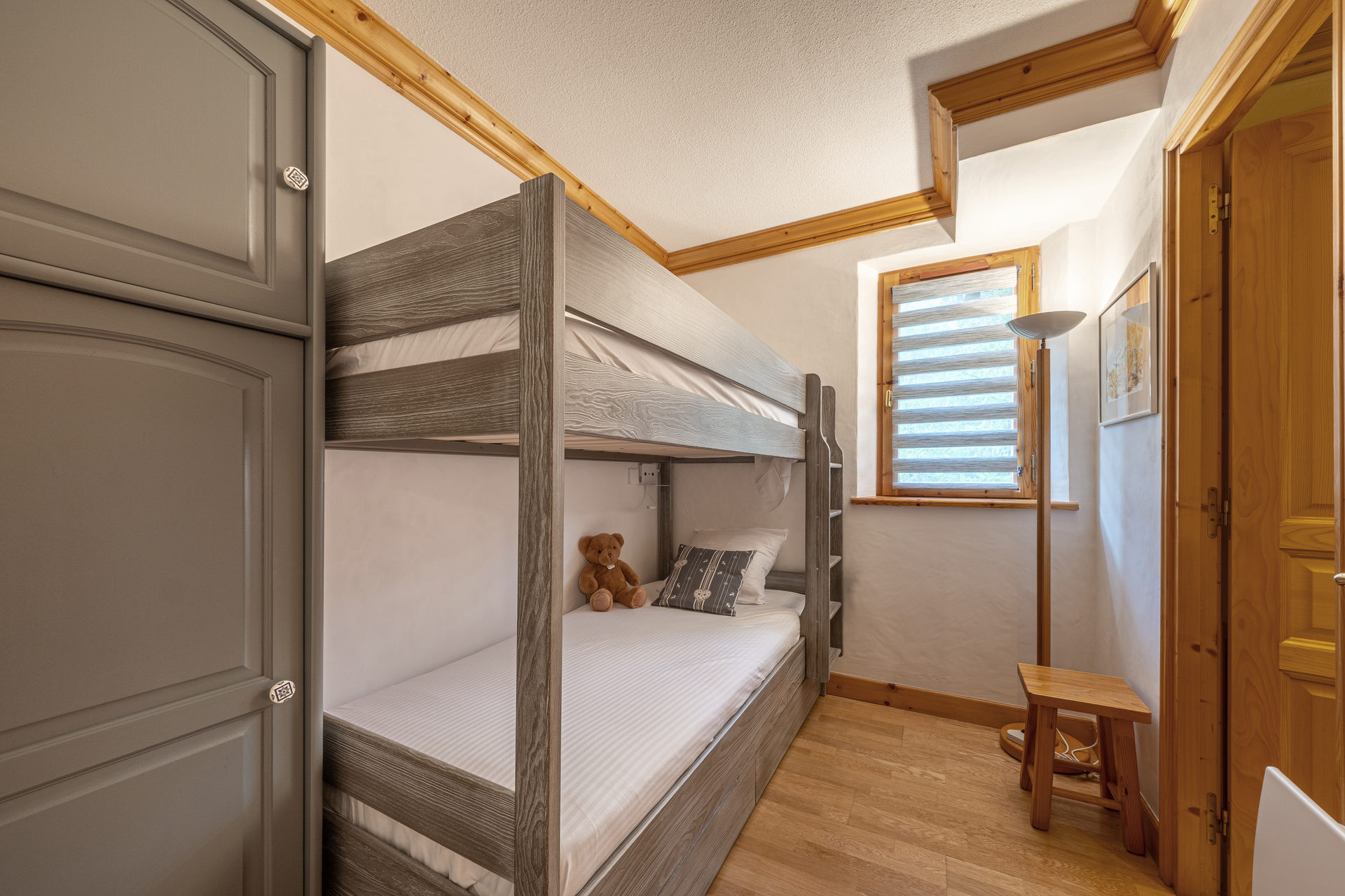 _lv_images__lot_0002340307_11_1456462