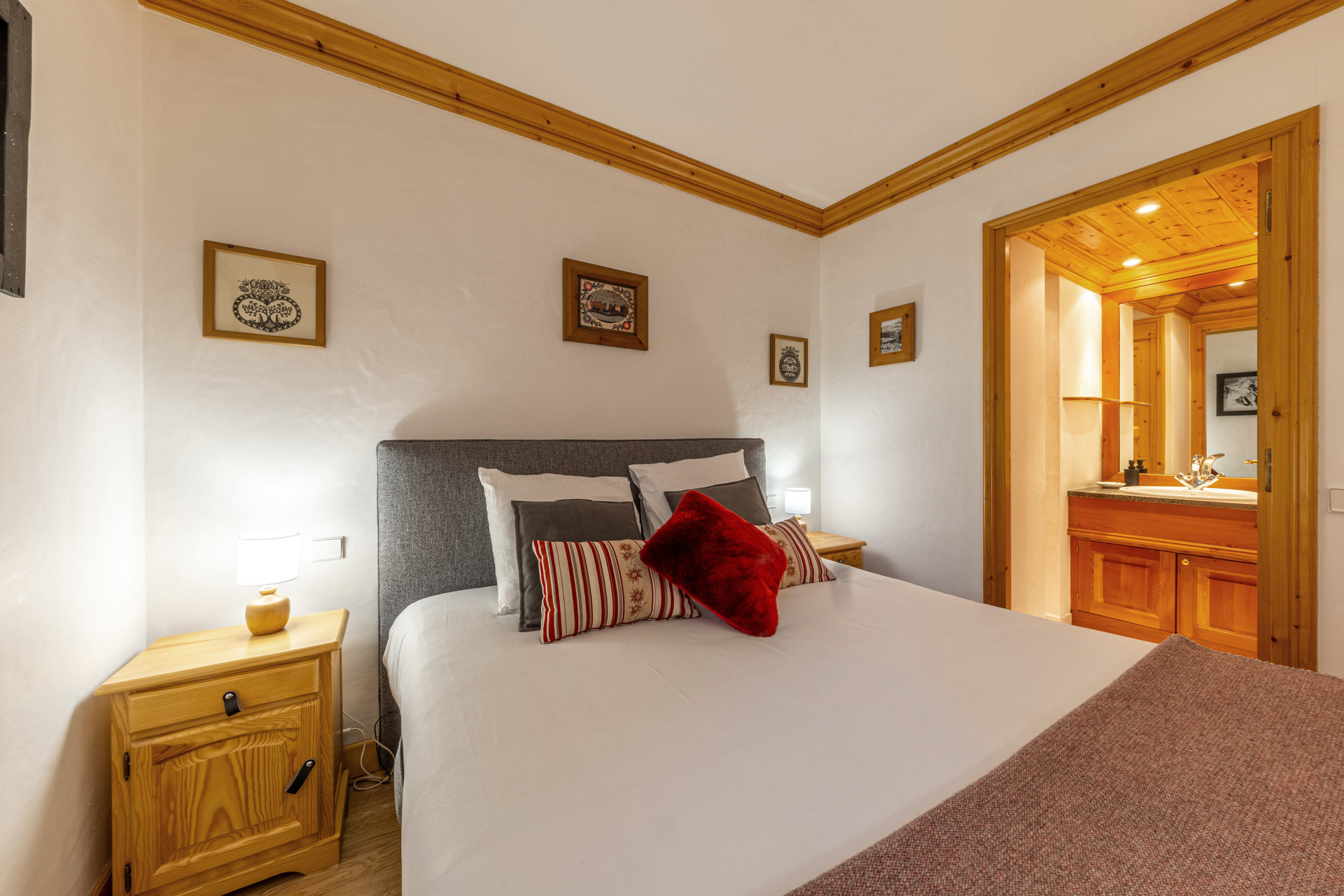 _lv_images__lot_0002340307_14_1456465