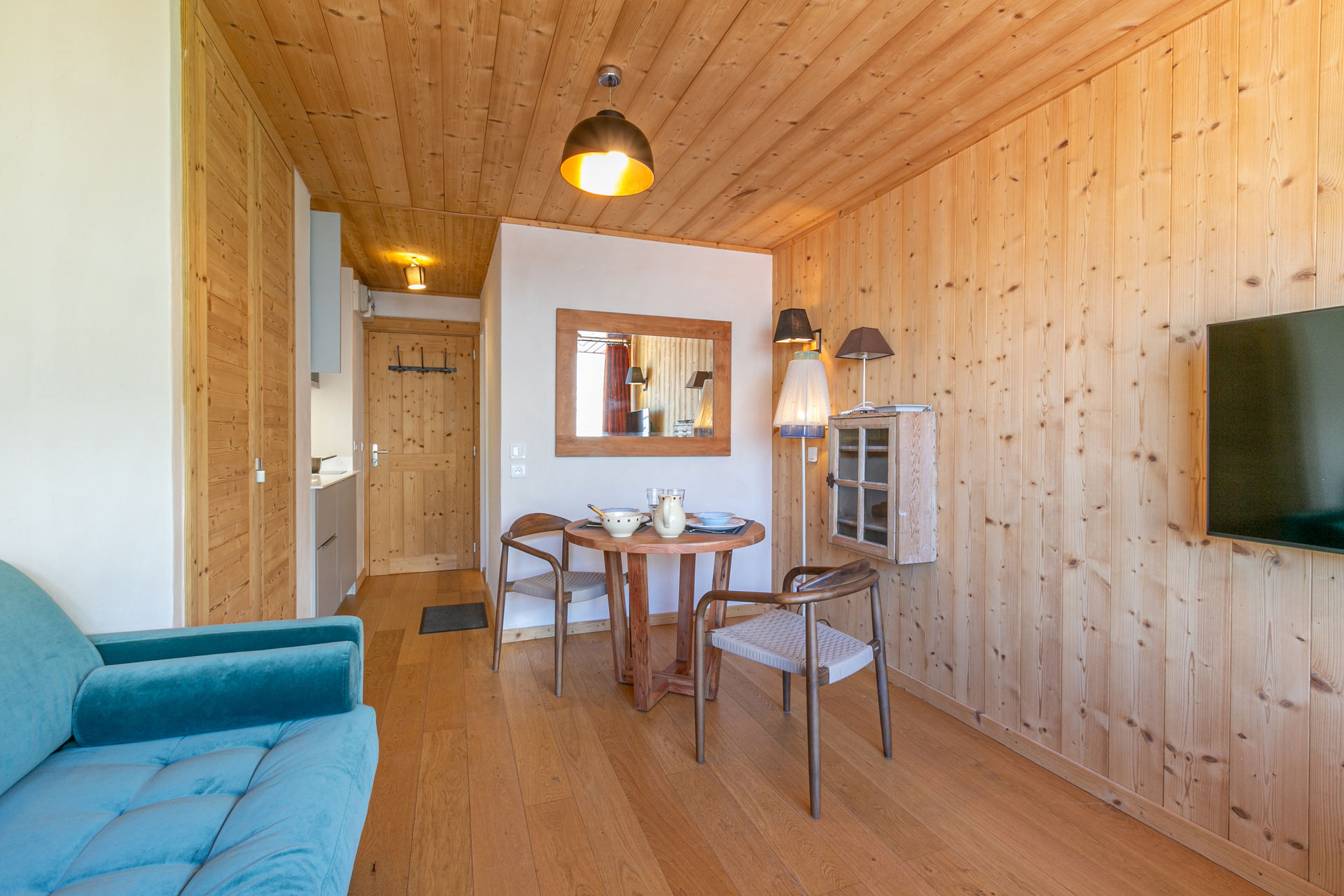 _lv_images__lot_0002340308_03_1458515