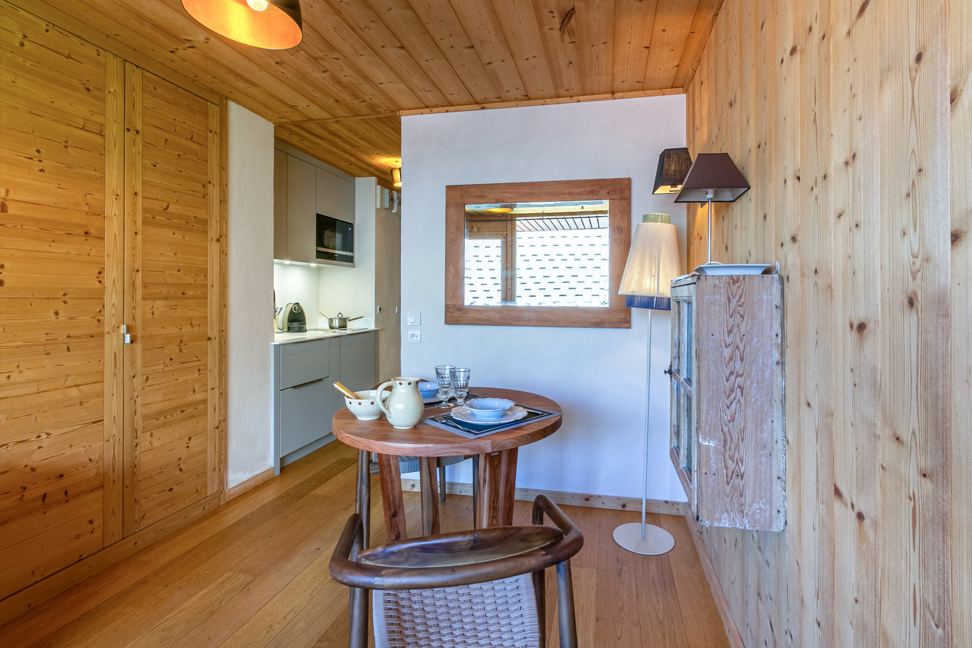 _lv_images__lot_0002340308_04_1458516