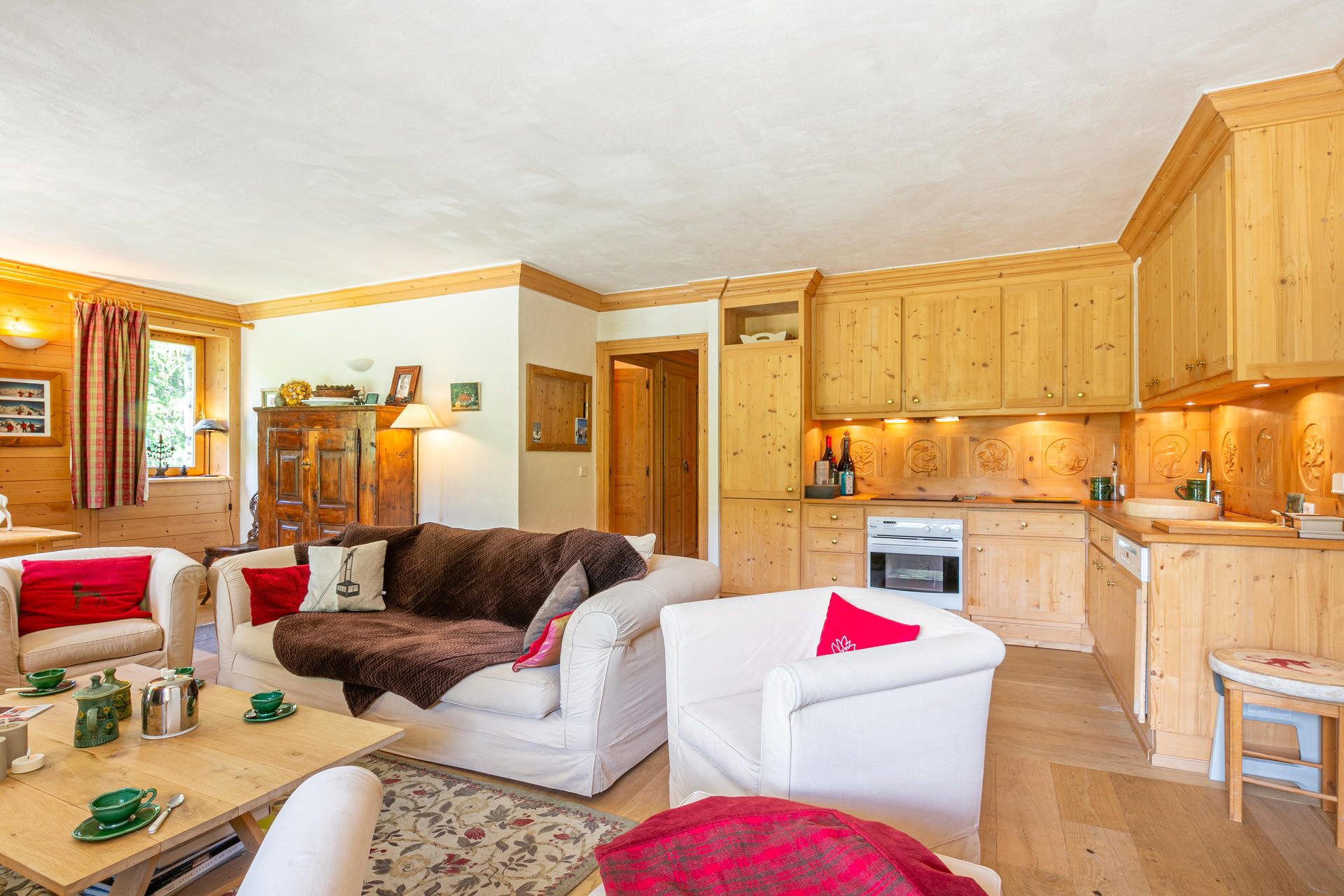 _lv_images__lot_0002340310_06_1454363