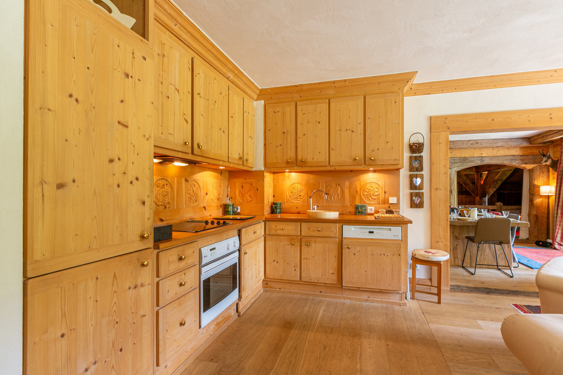 _lv_images__lot_0002340310_11_1454368