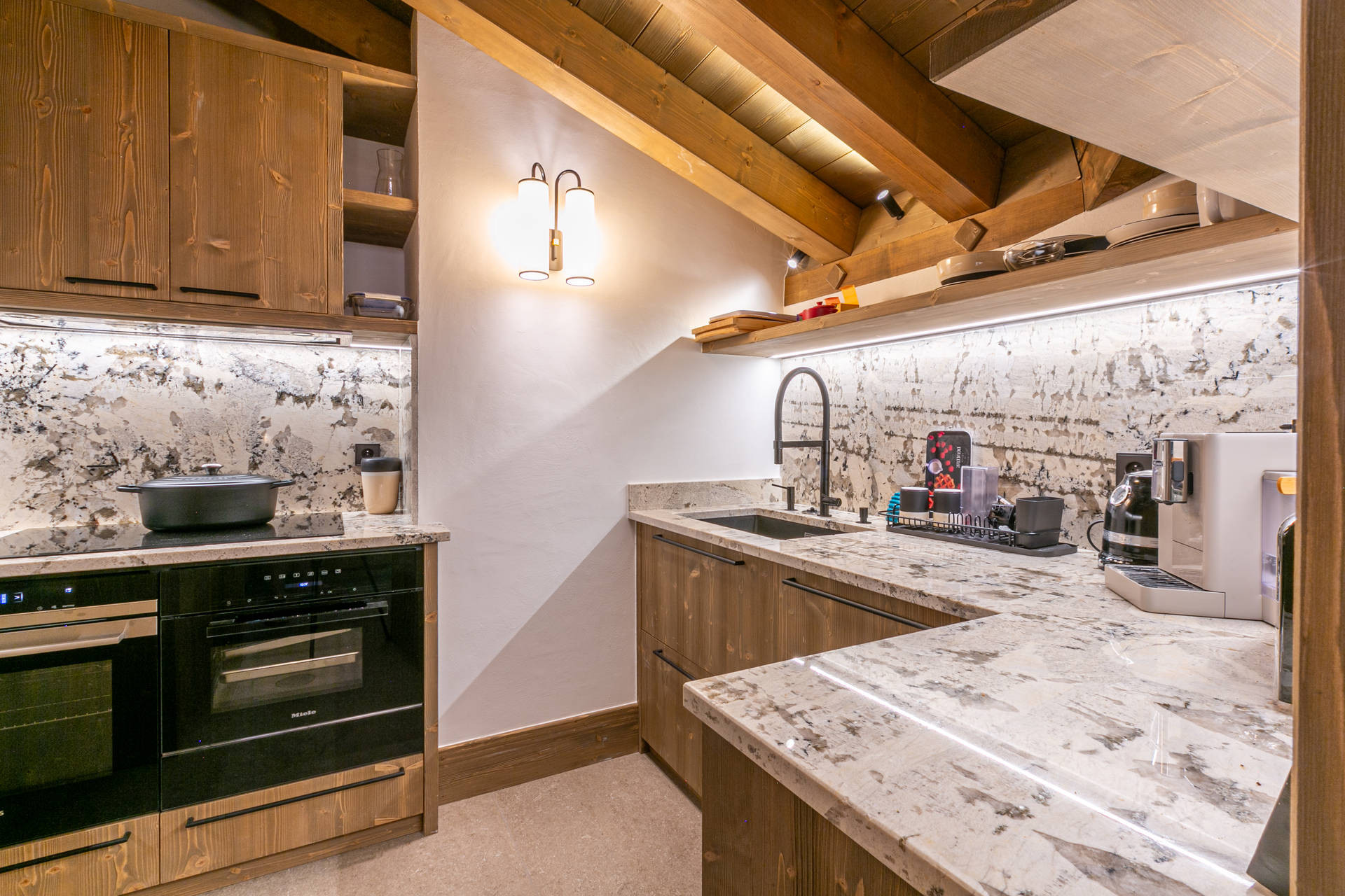 _lv_images__lot_0002340312_10_1454399