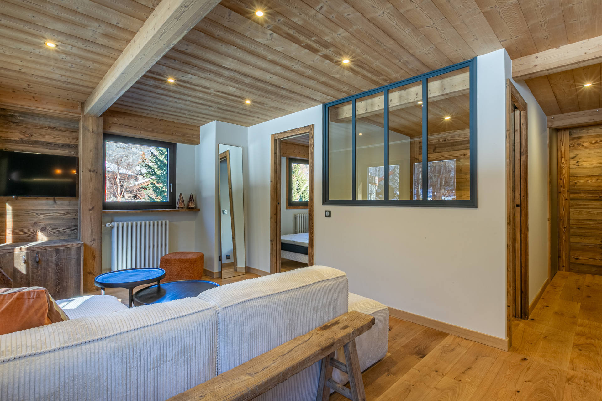 _lv_images__lot_0002340317_05_1455916