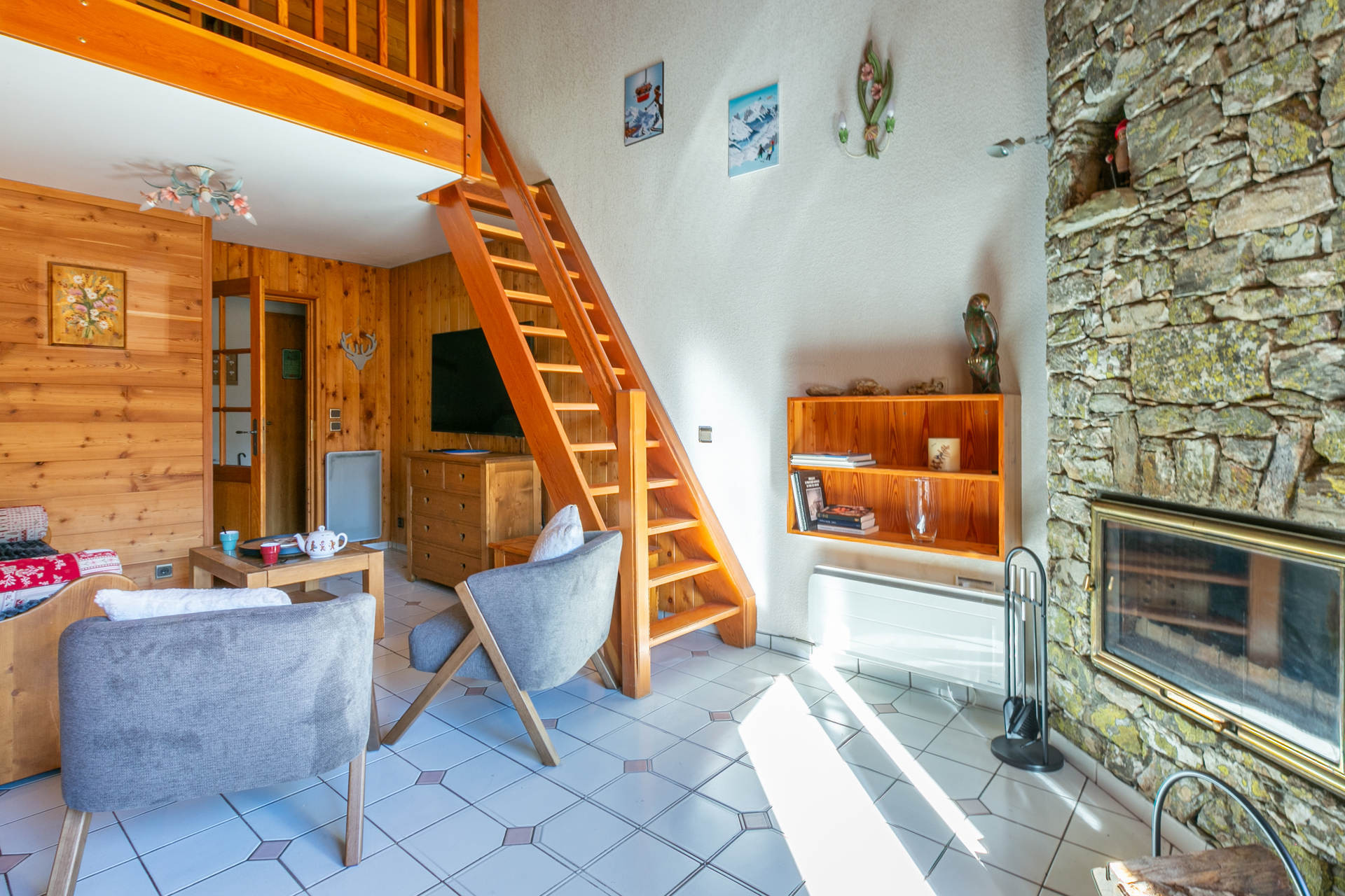 _lv_images__lot_0002340319_02_1457175