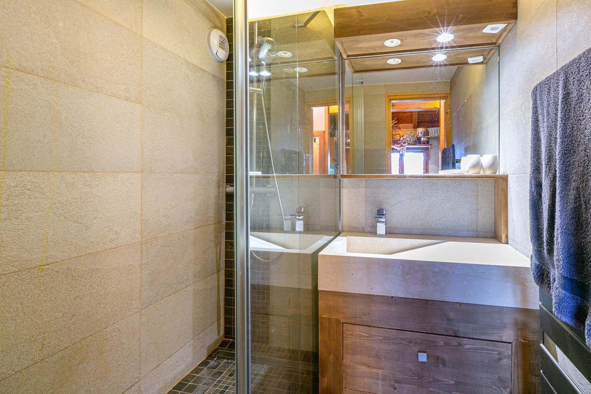 _lv_images__lot_0002340320_10_1456632