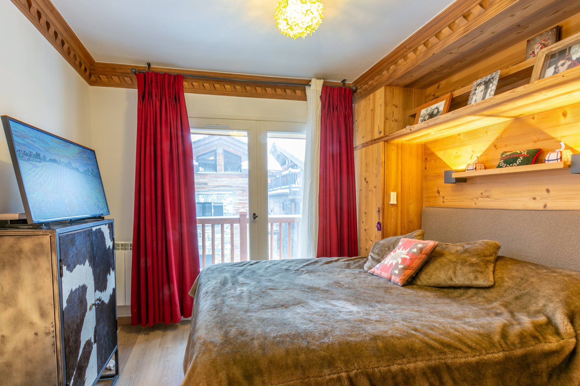 _lv_images__lot_0002340323_09_1454652