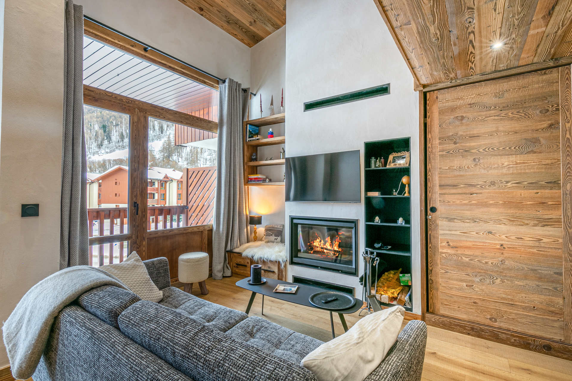 _lv_images__lot_0002340325_03_1455399