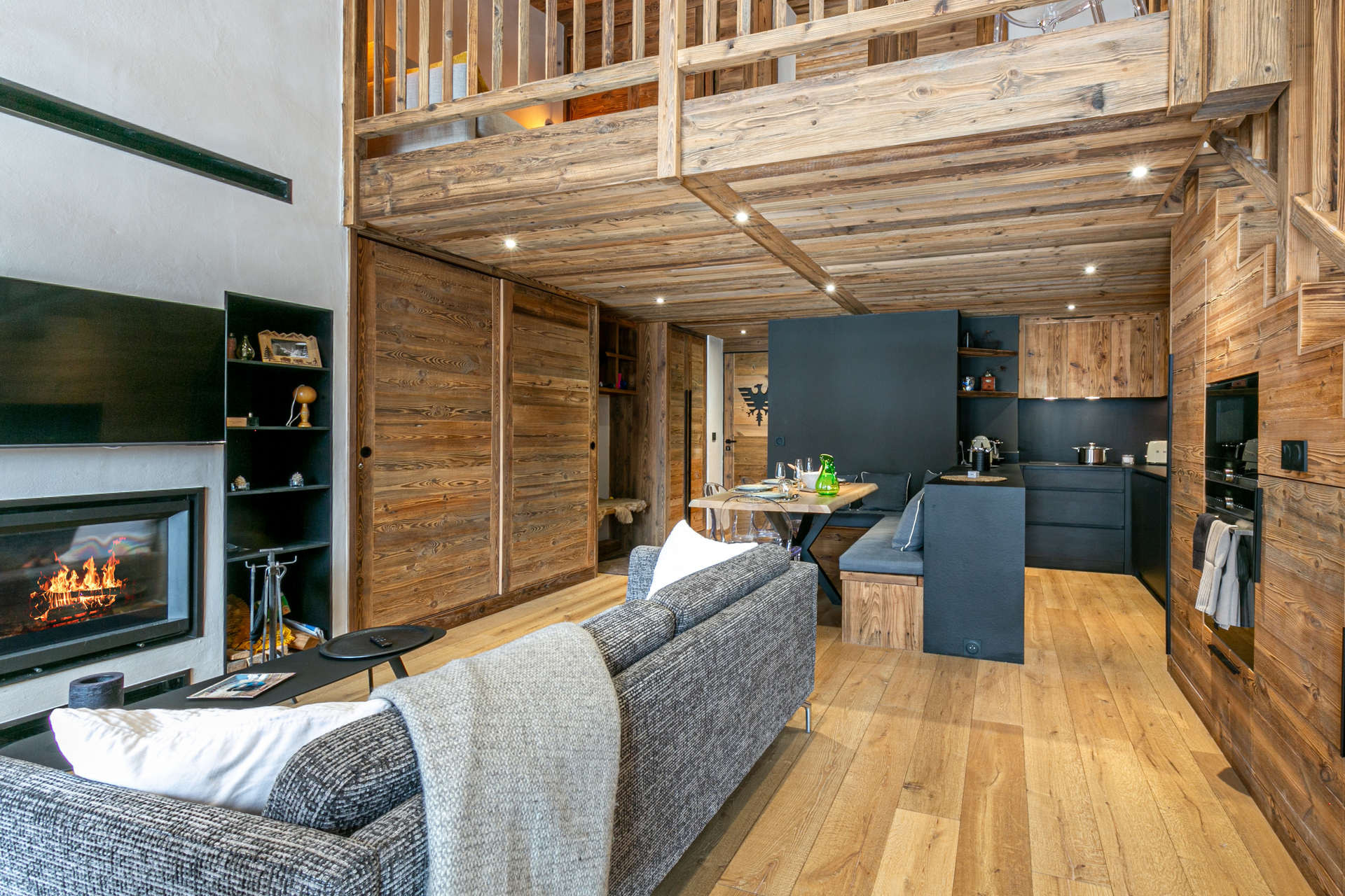 _lv_images__lot_0002340325_04_1455400