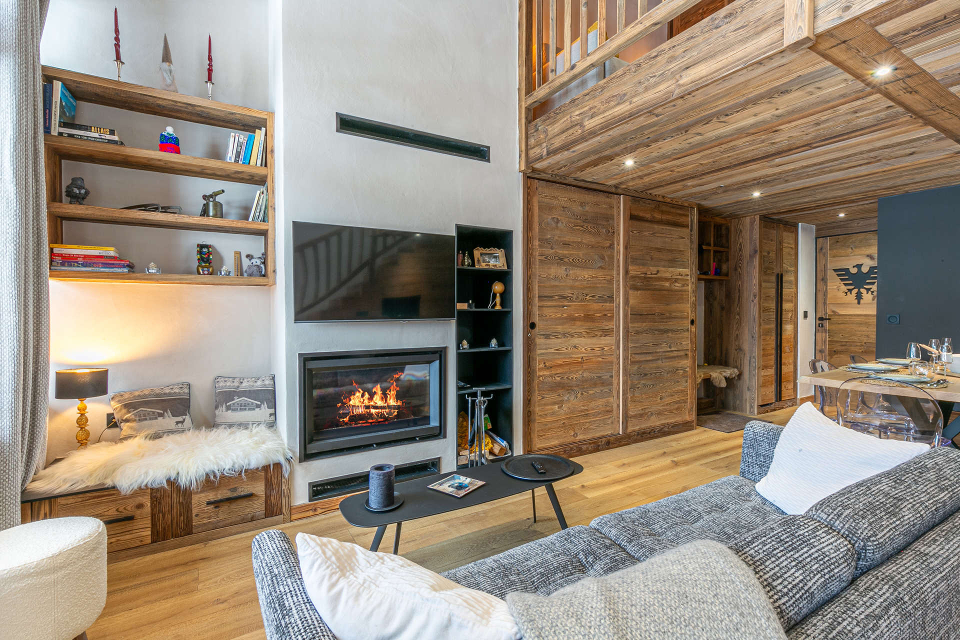 _lv_images__lot_0002340325_06_1455402