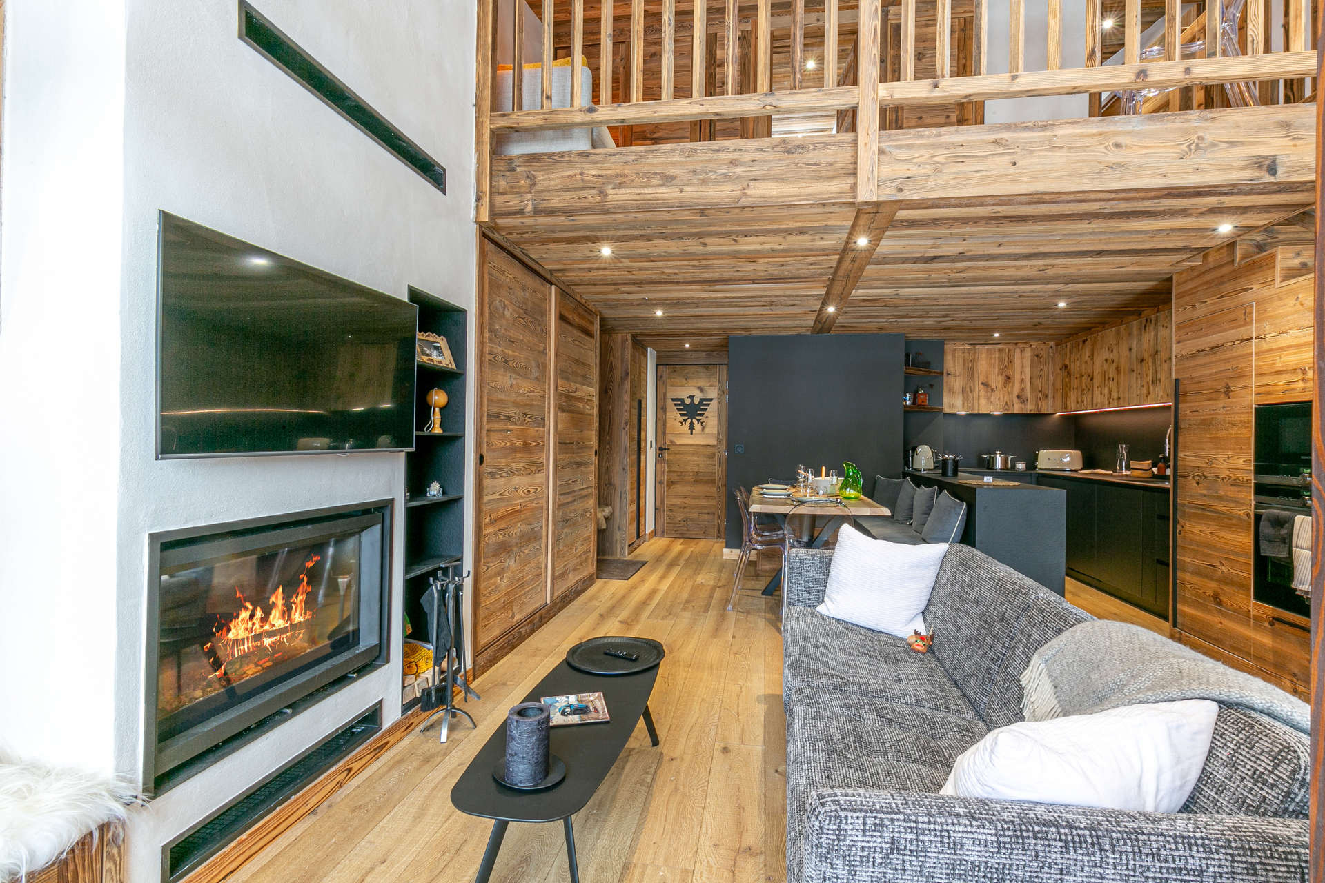 _lv_images__lot_0002340325_07_1455403