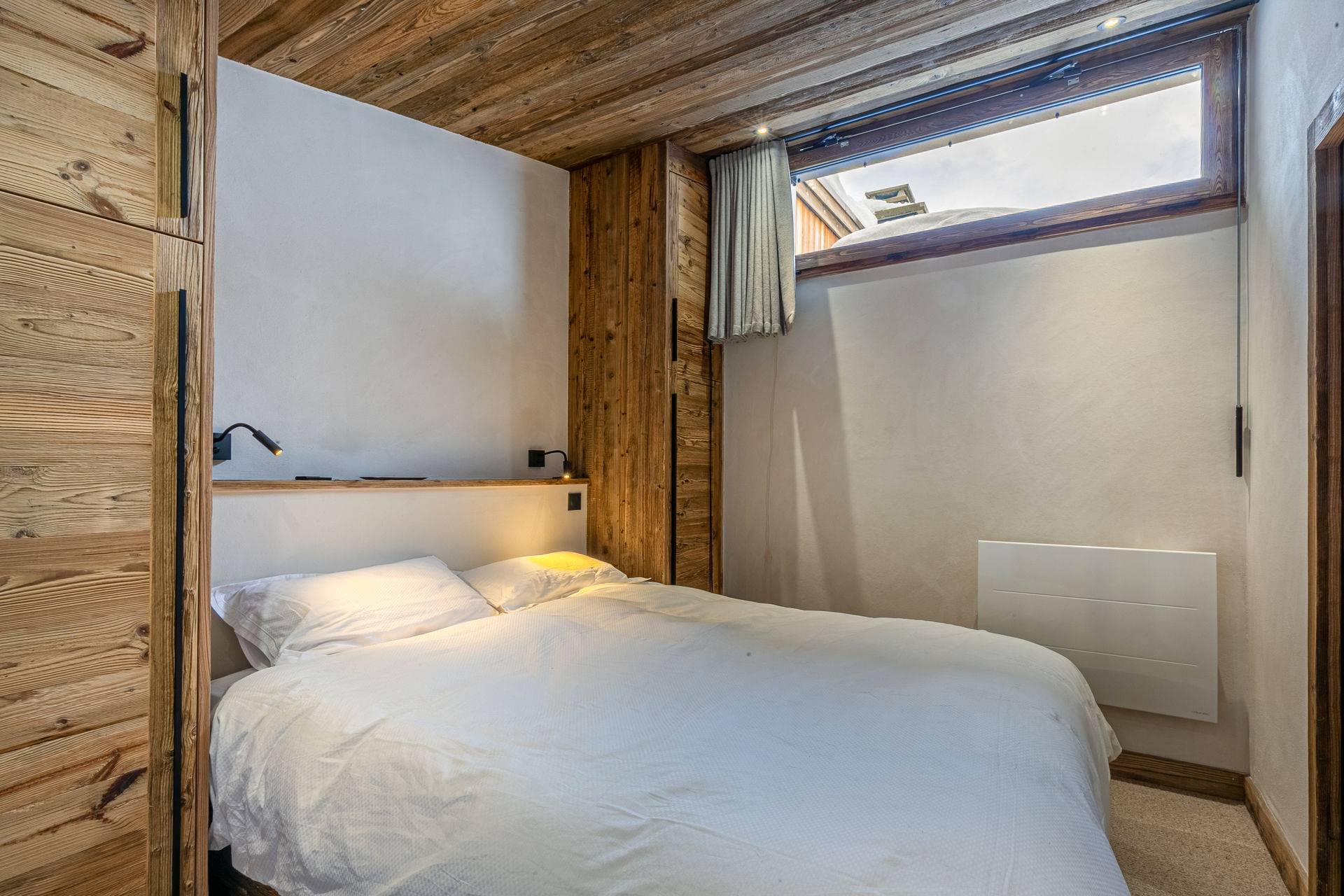 _lv_images__lot_0002340325_10_1455406