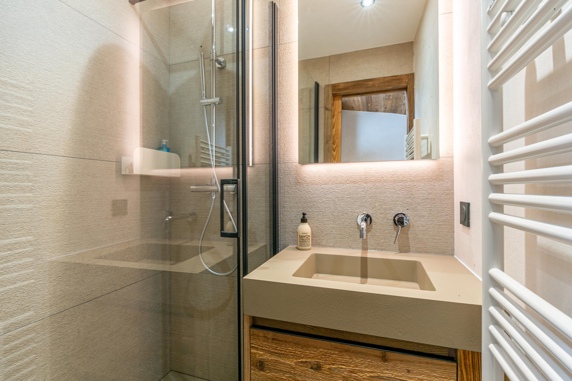 _lv_images__lot_0002340325_13_1455409