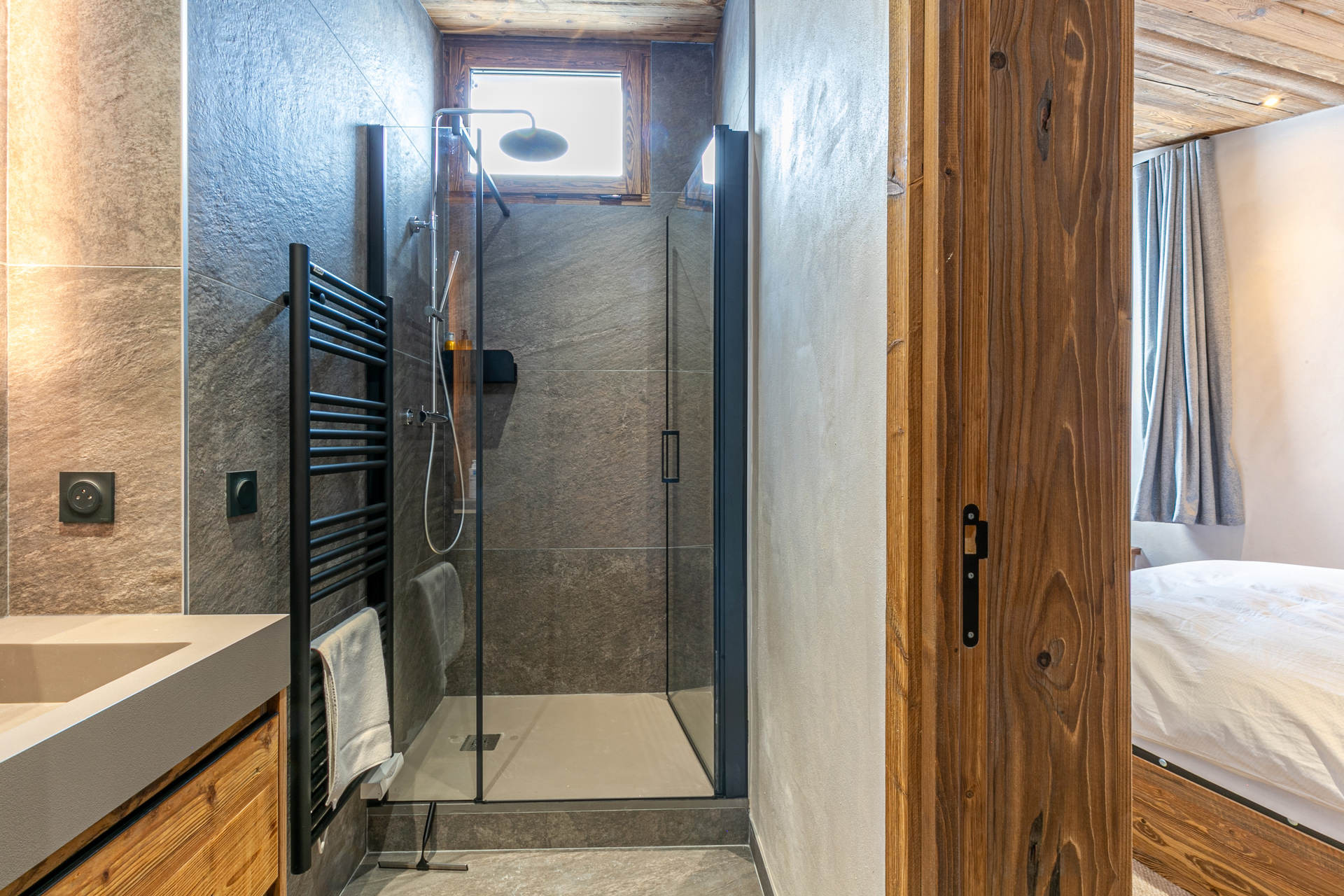 _lv_images__lot_0002340325_15_1455411