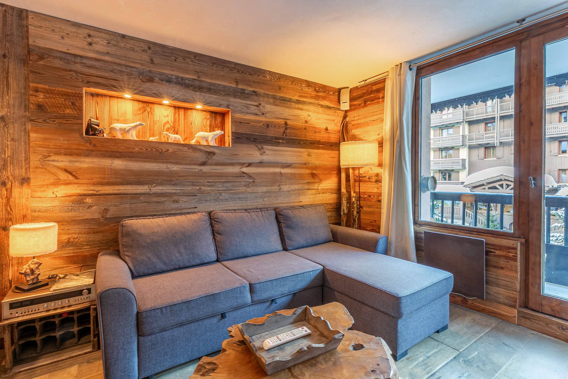 _lv_images__lot_0002340326_03_1455796