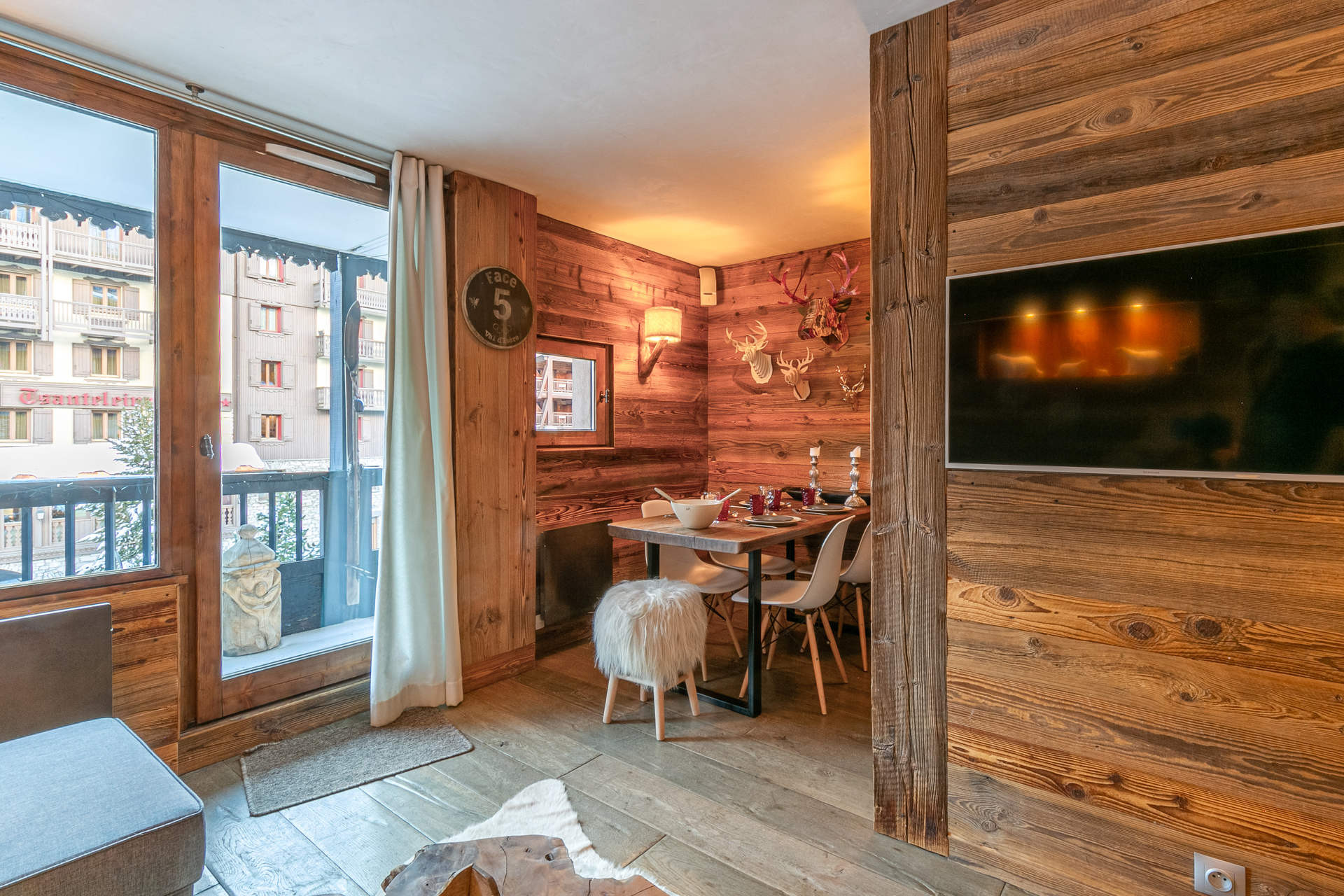 _lv_images__lot_0002340326_04_1455797