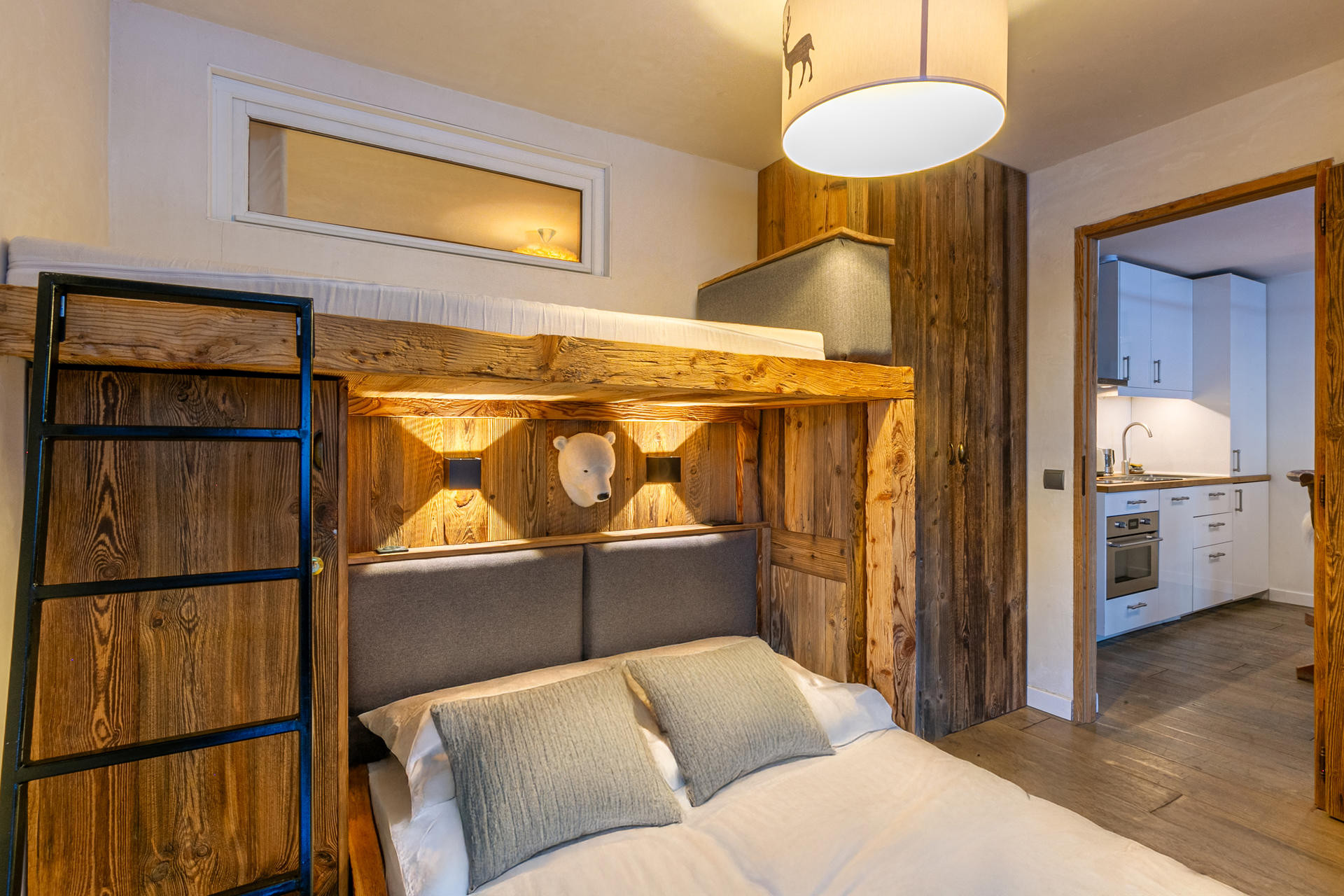 _lv_images__lot_0002340326_07_1455800