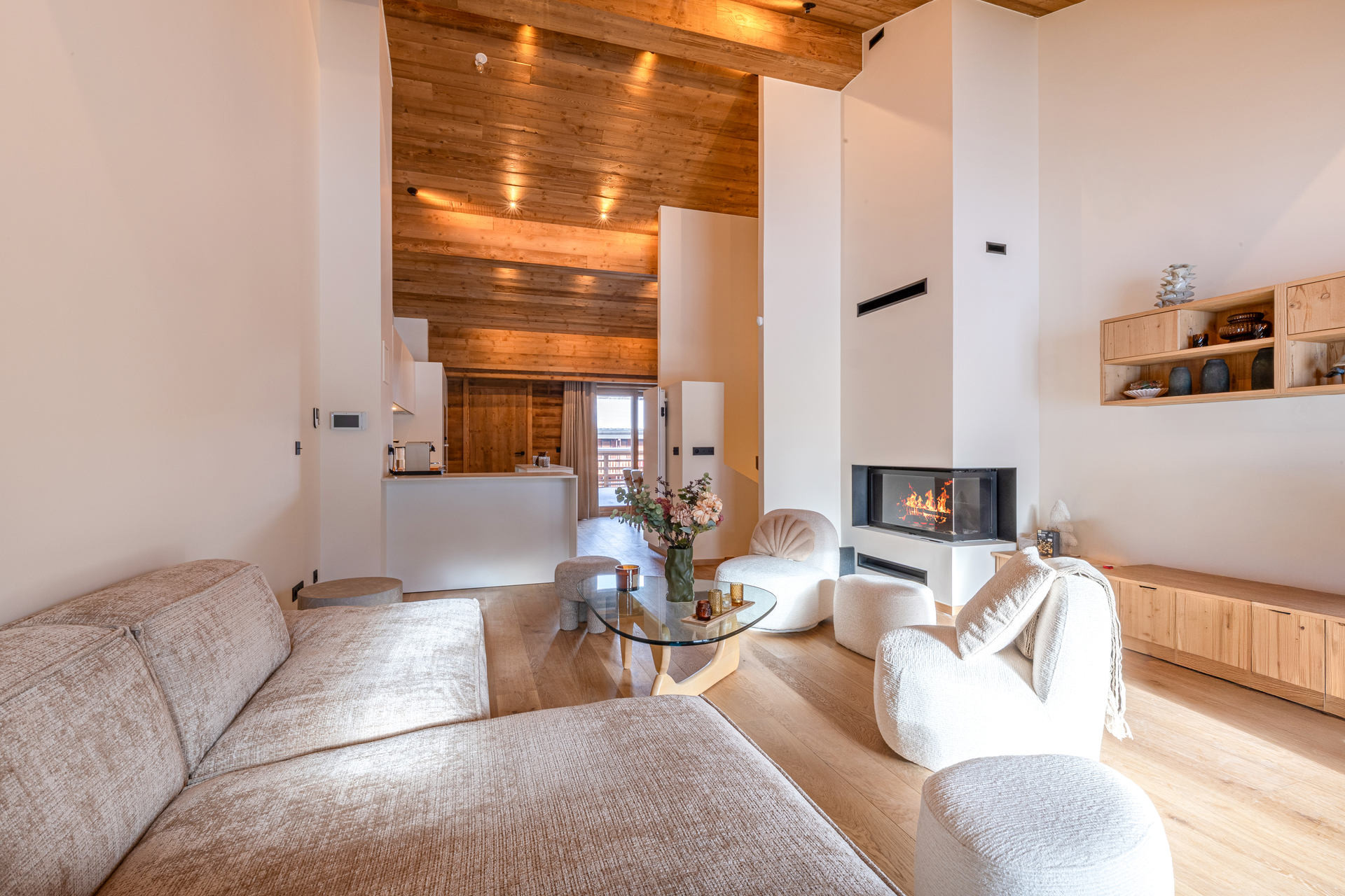 _lv_images__lot_0002340328_03_1454708