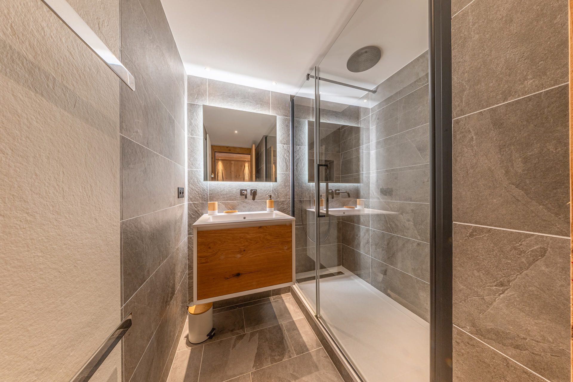 _lv_images__lot_0002340328_09_1454714