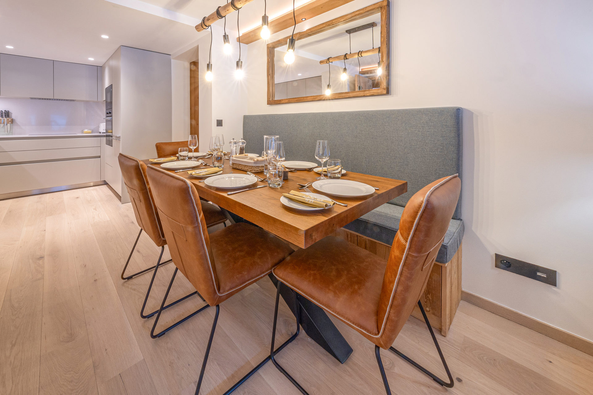 _lv_images__lot_0002340329_05_1455114