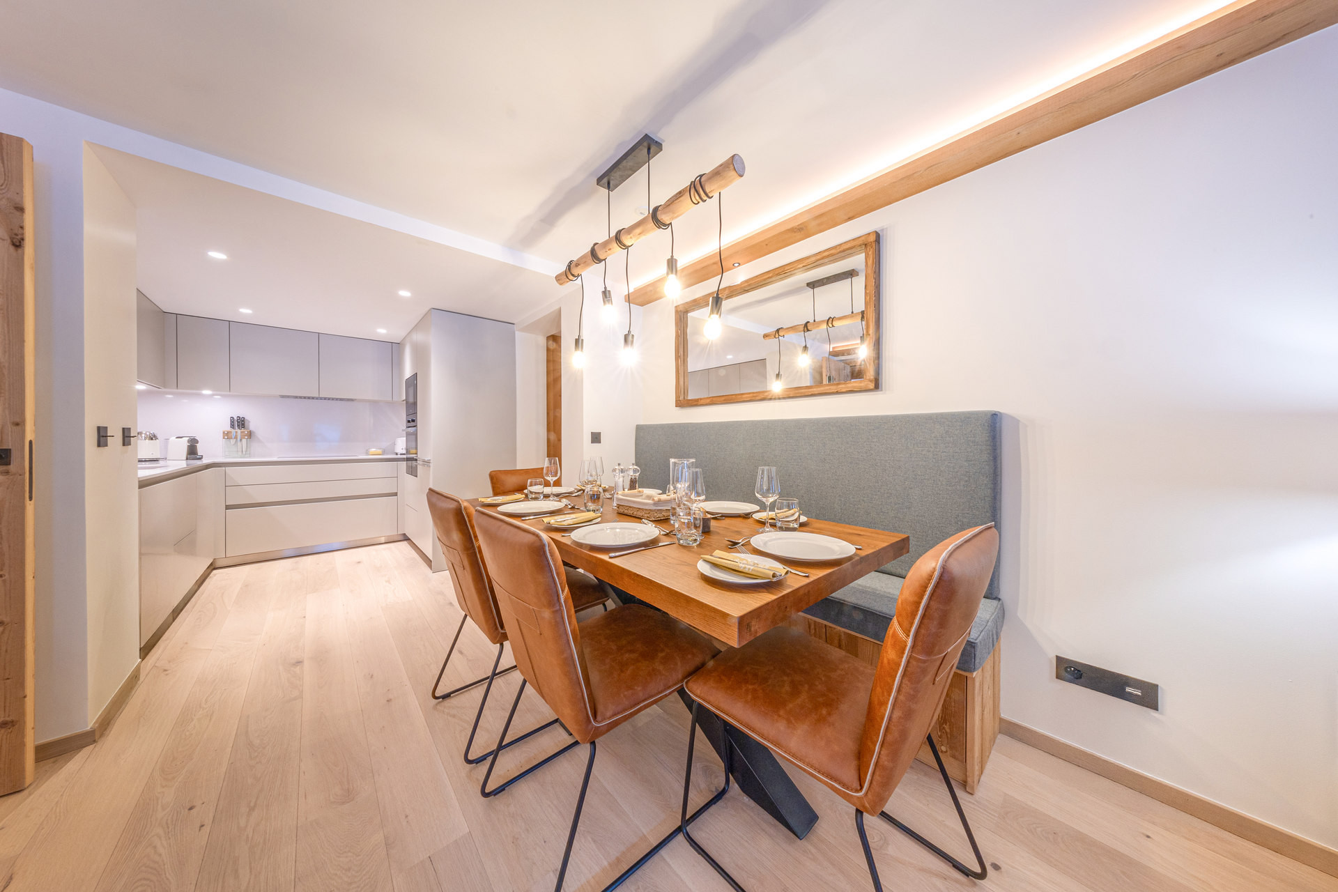 _lv_images__lot_0002340329_06_1455115