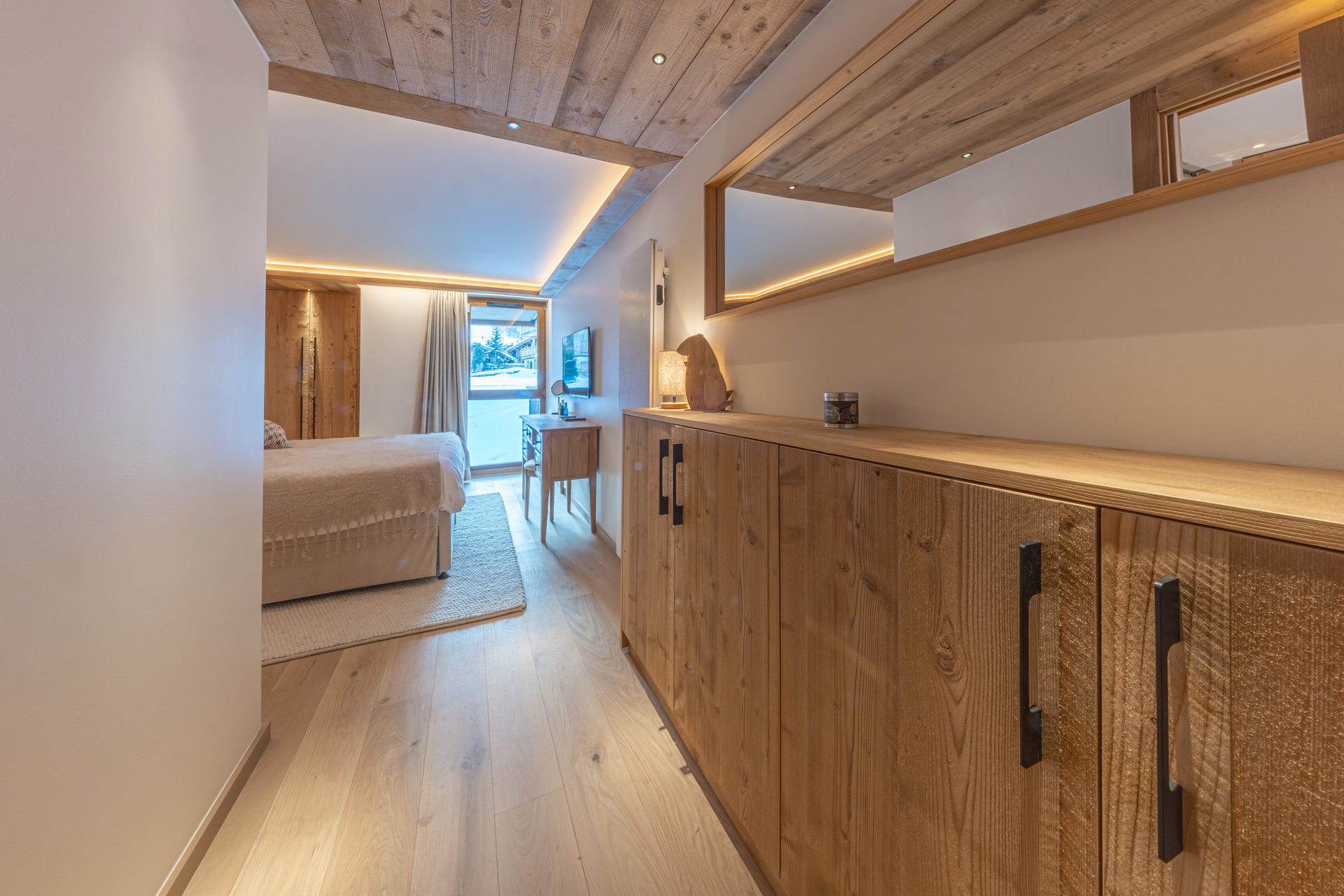 _lv_images__lot_0002340329_13_1455122