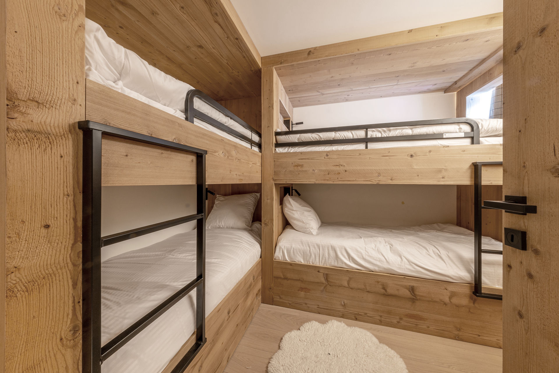 _lv_images__lot_0002340333_11_1454970