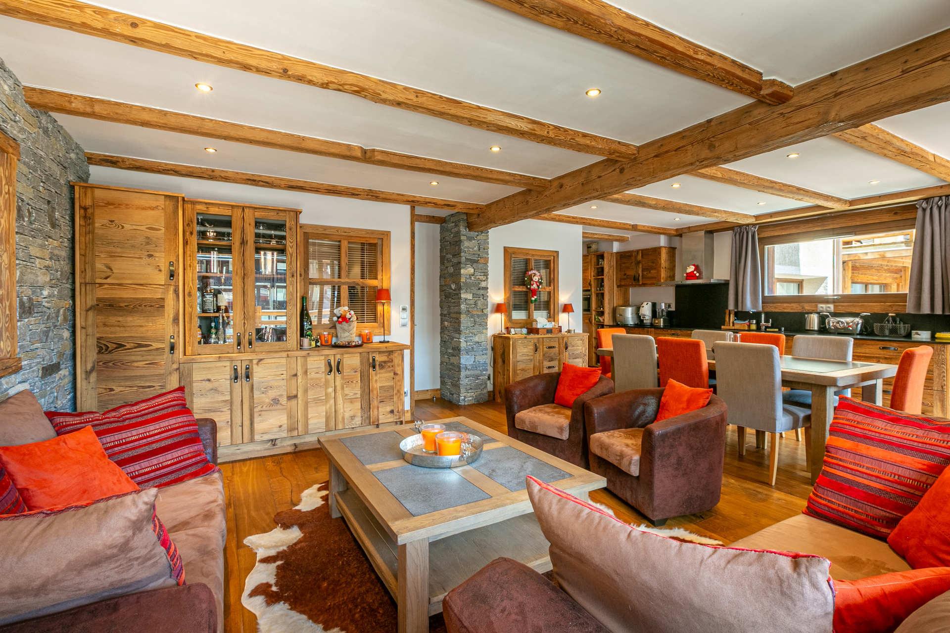 _lv_images__lot_0002340339_02_1456882