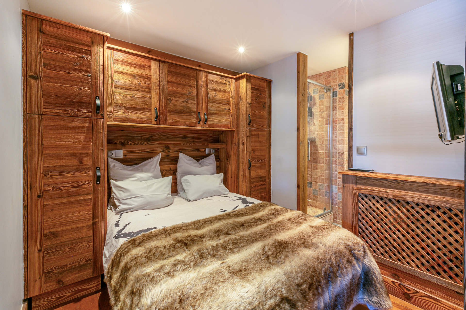 _lv_images__lot_0002340339_07_1456887