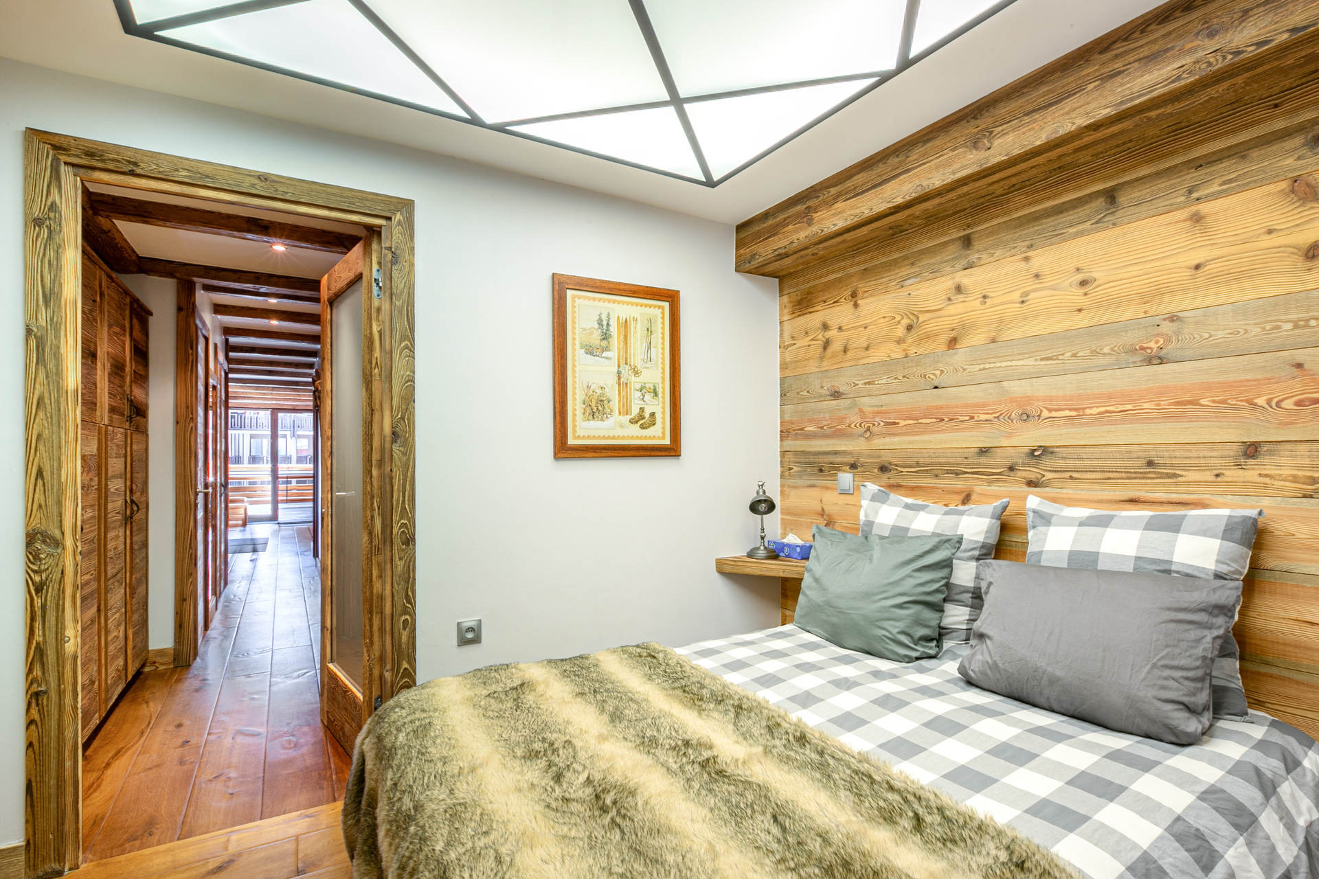 _lv_images__lot_0002340339_14_1456894