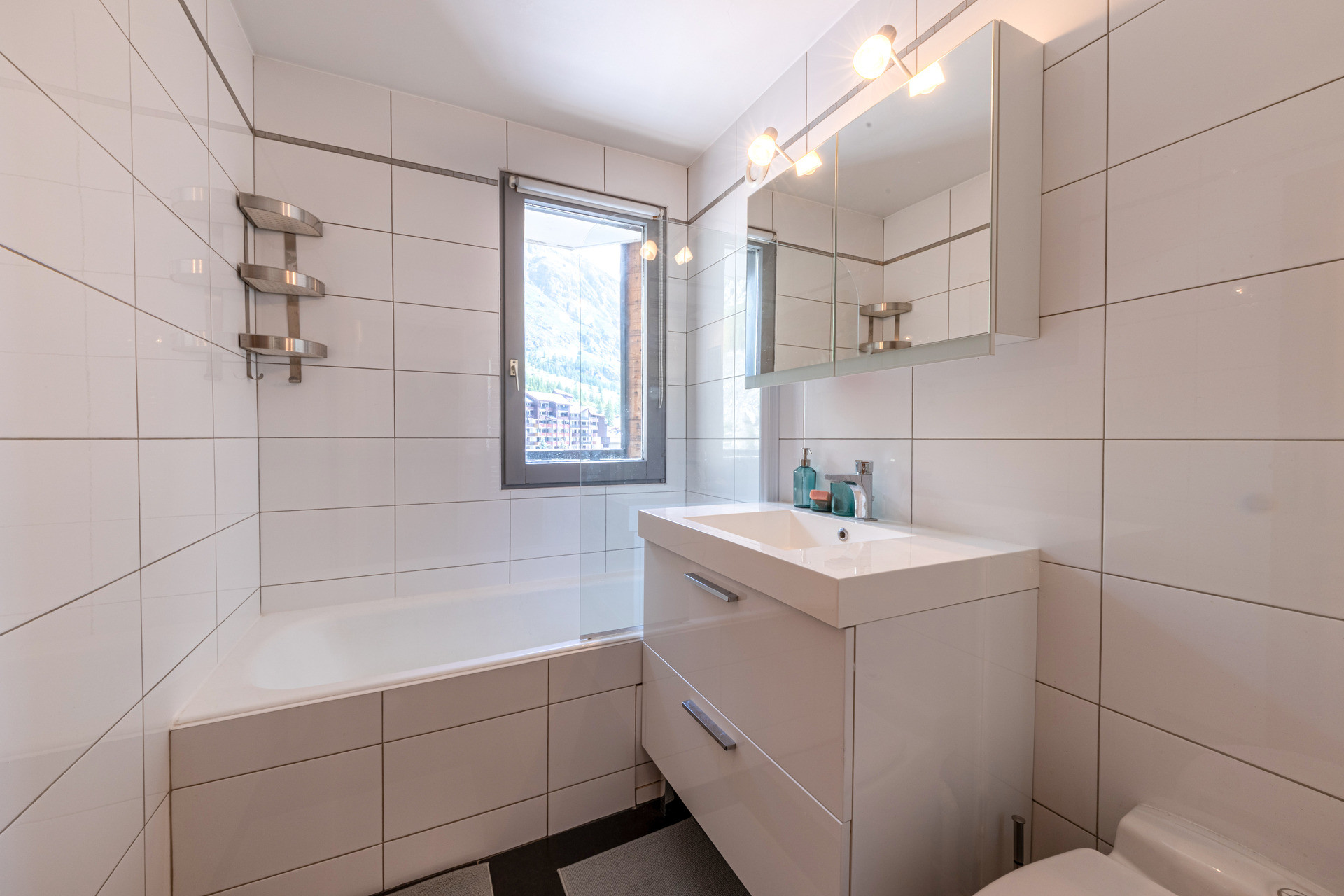 _lv_images__lot_0002340340_08_1454589