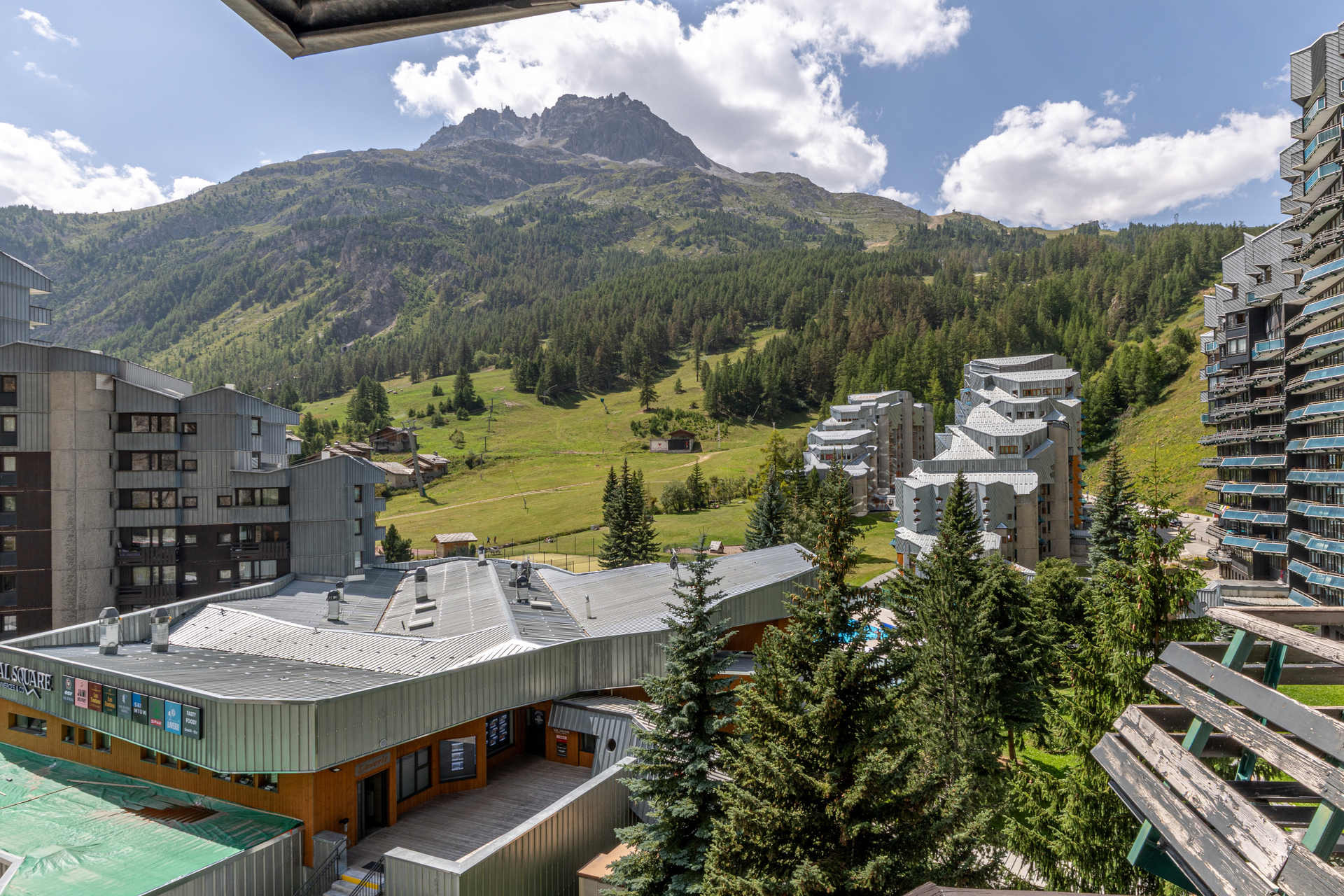 _lv_images__lot_0002340340_15_1454596