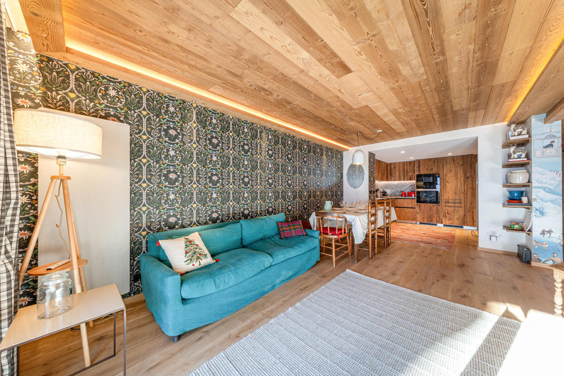 _lv_images__lot_0002340344_03_1455096