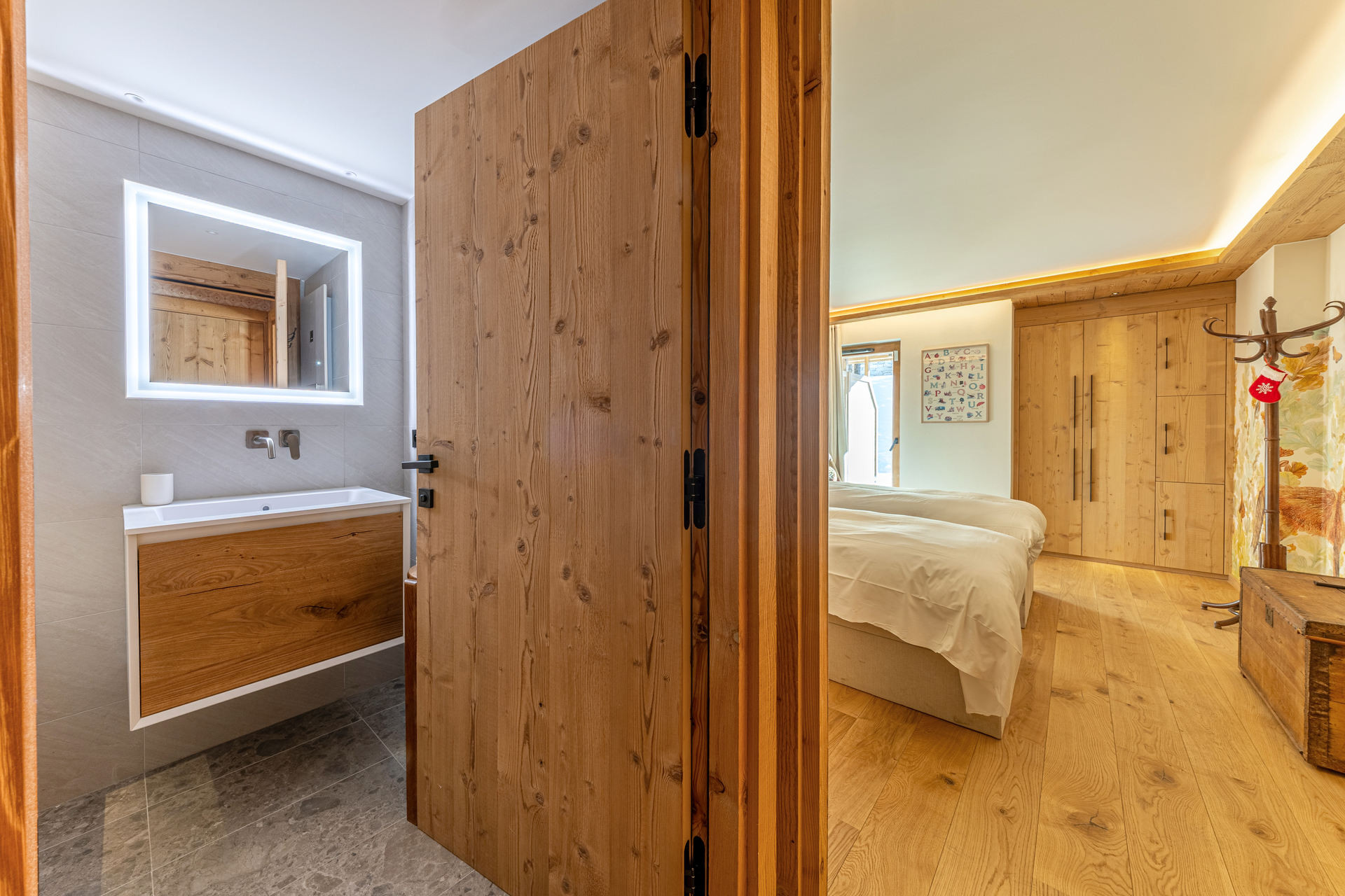 _lv_images__lot_0002340344_14_1455107