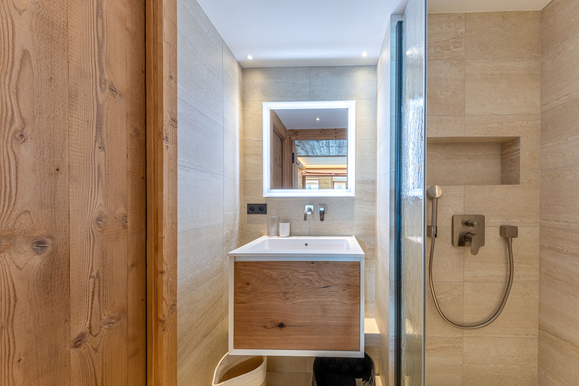 _lv_images__lot_0002340345_13_1454562