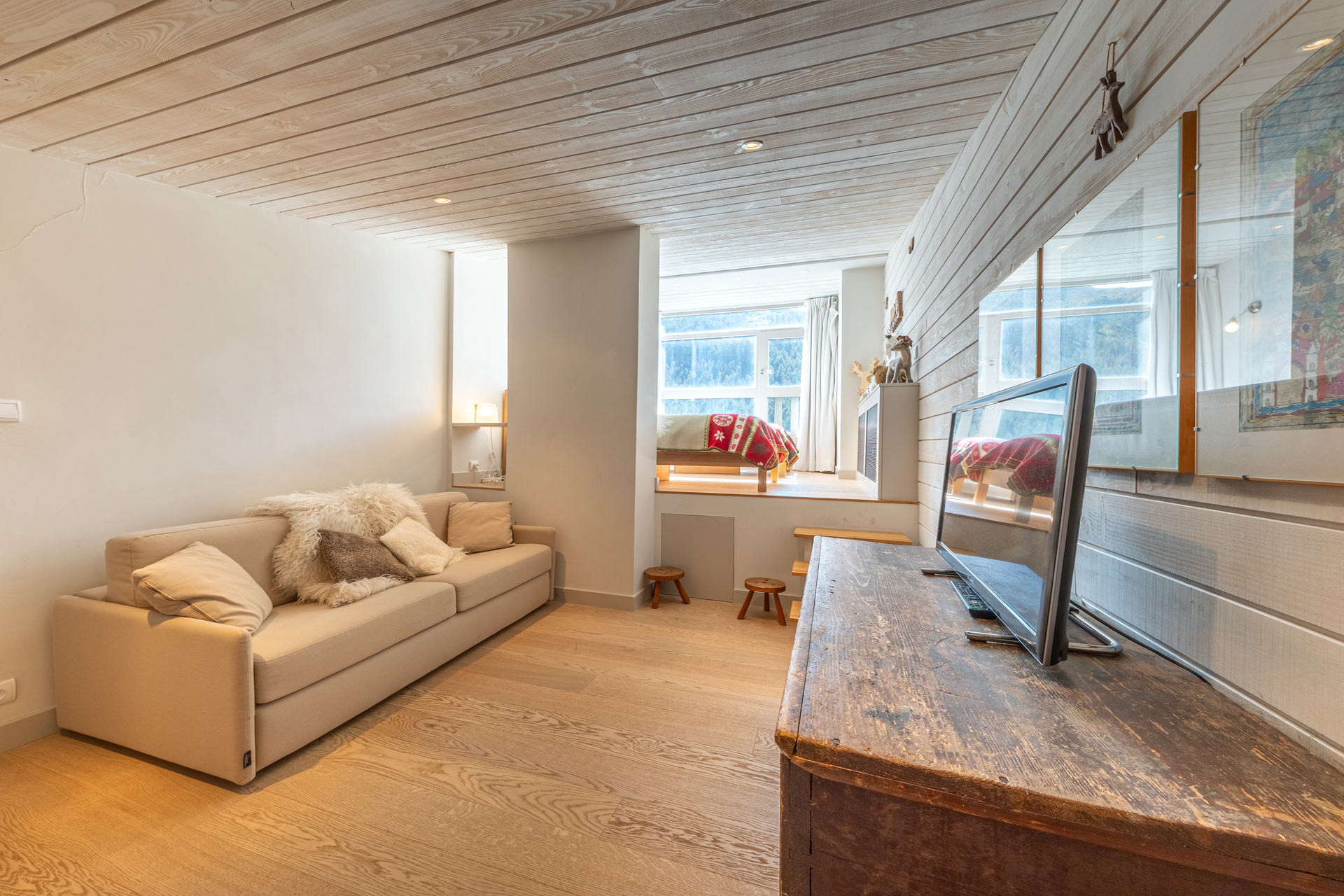 _lv_images__lot_0002340346_13_1454877