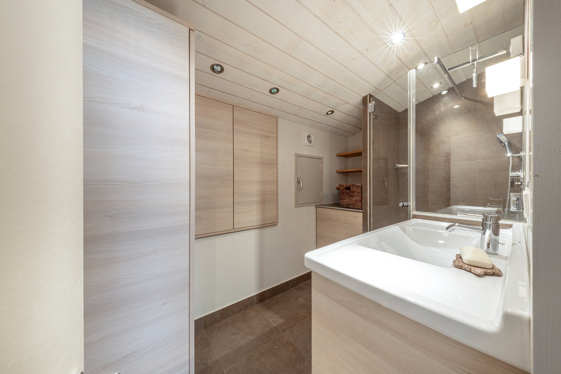 _lv_images__lot_0002340346_16_1454880