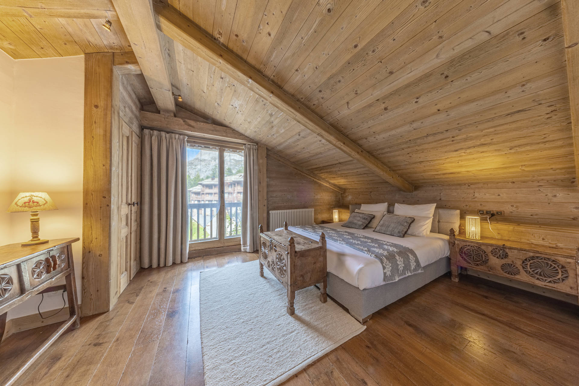 _lv_images__lot_0002340348_08_1454792