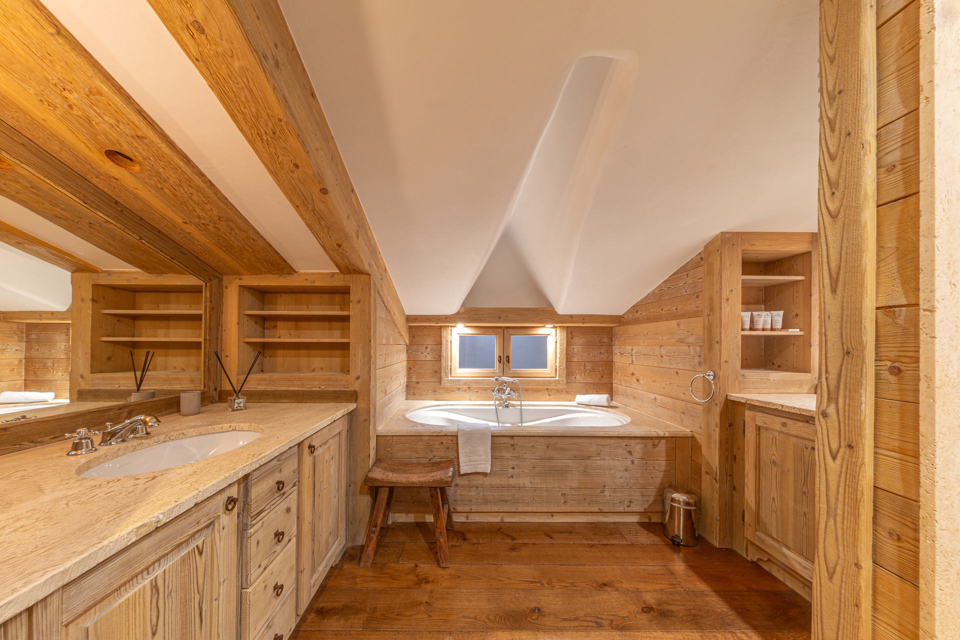 _lv_images__lot_0002340348_09_1454793