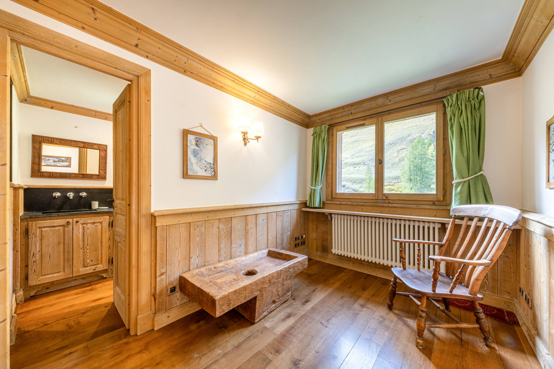 _lv_images__lot_0002340348_16_1454800