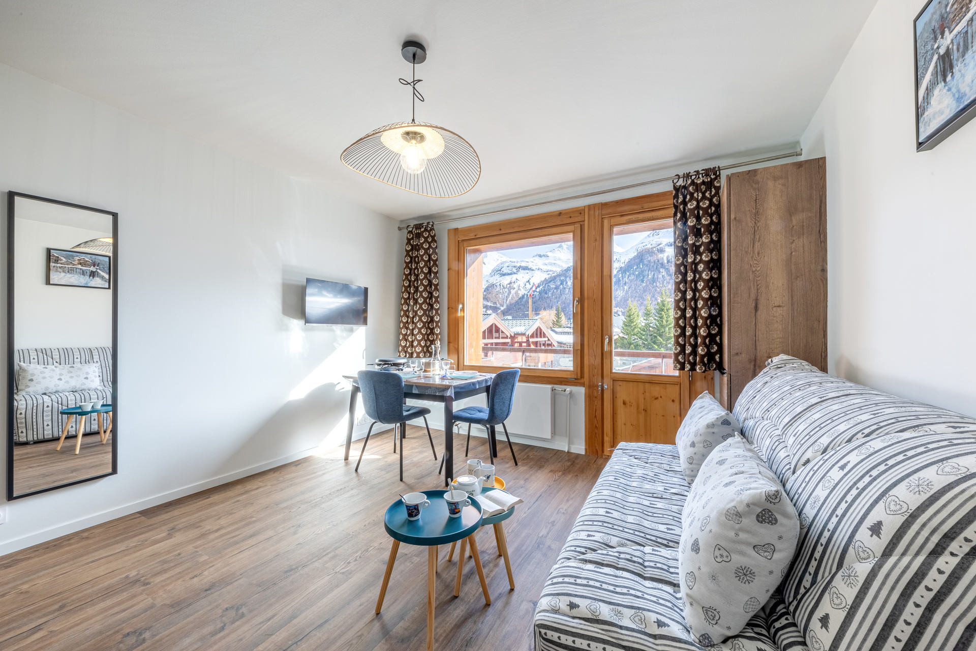 _lv_images__lot_0002340353_05_1456288