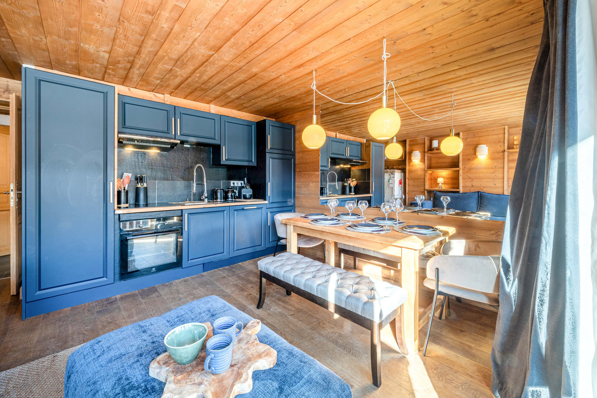 _lv_images__lot_0002340357_02_1455231