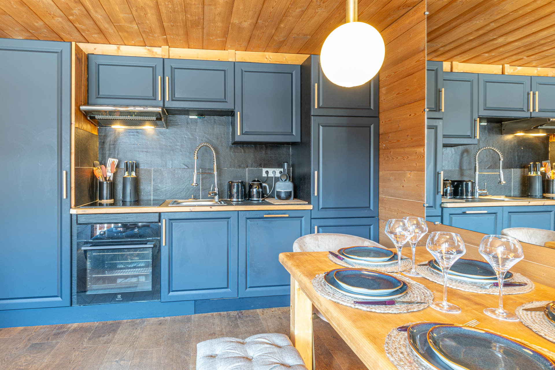 _lv_images__lot_0002340357_04_1455233