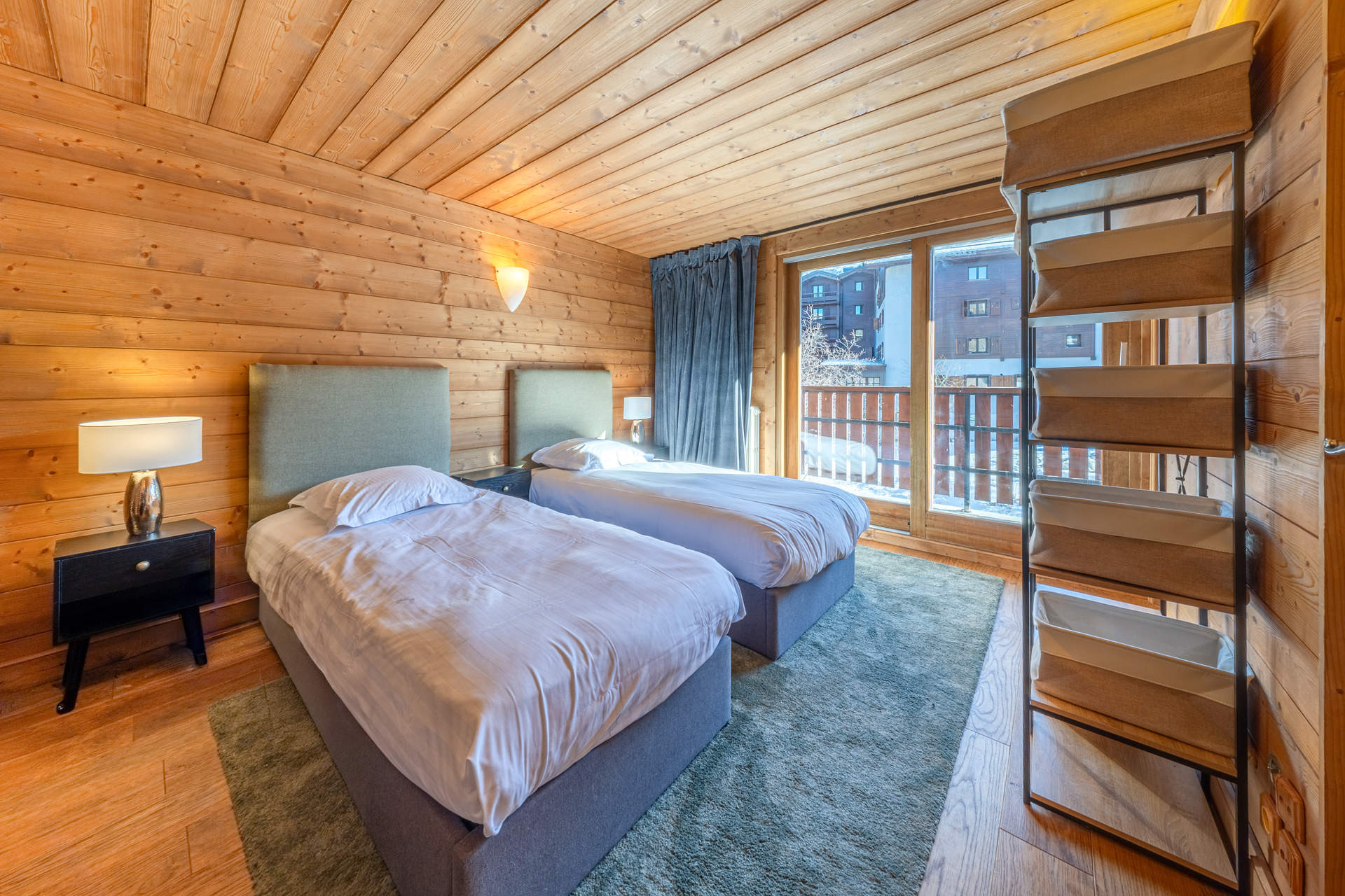 _lv_images__lot_0002340357_07_1455236