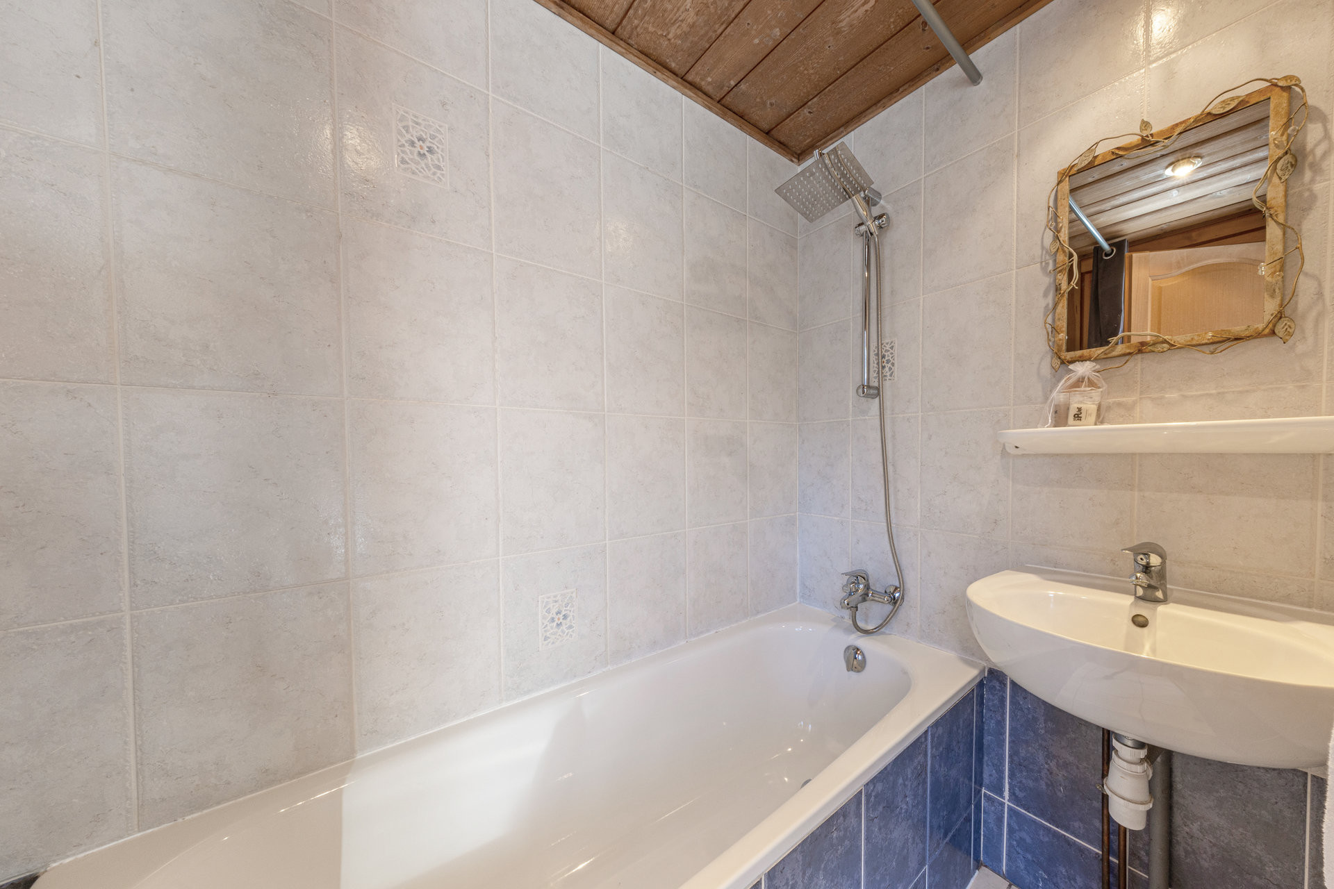 _lv_images__lot_0002340357_09_1455238