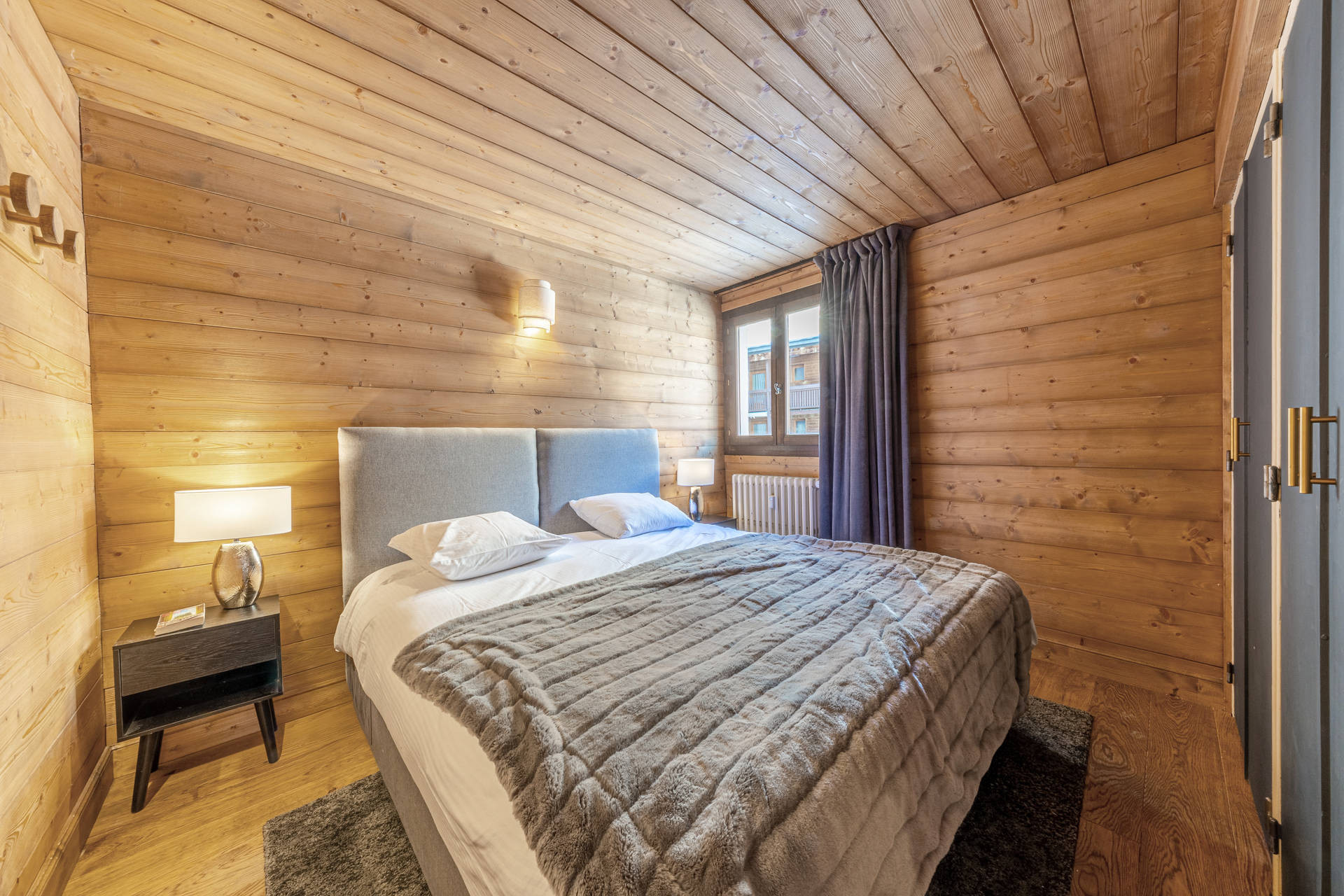 _lv_images__lot_0002340357_10_1455239