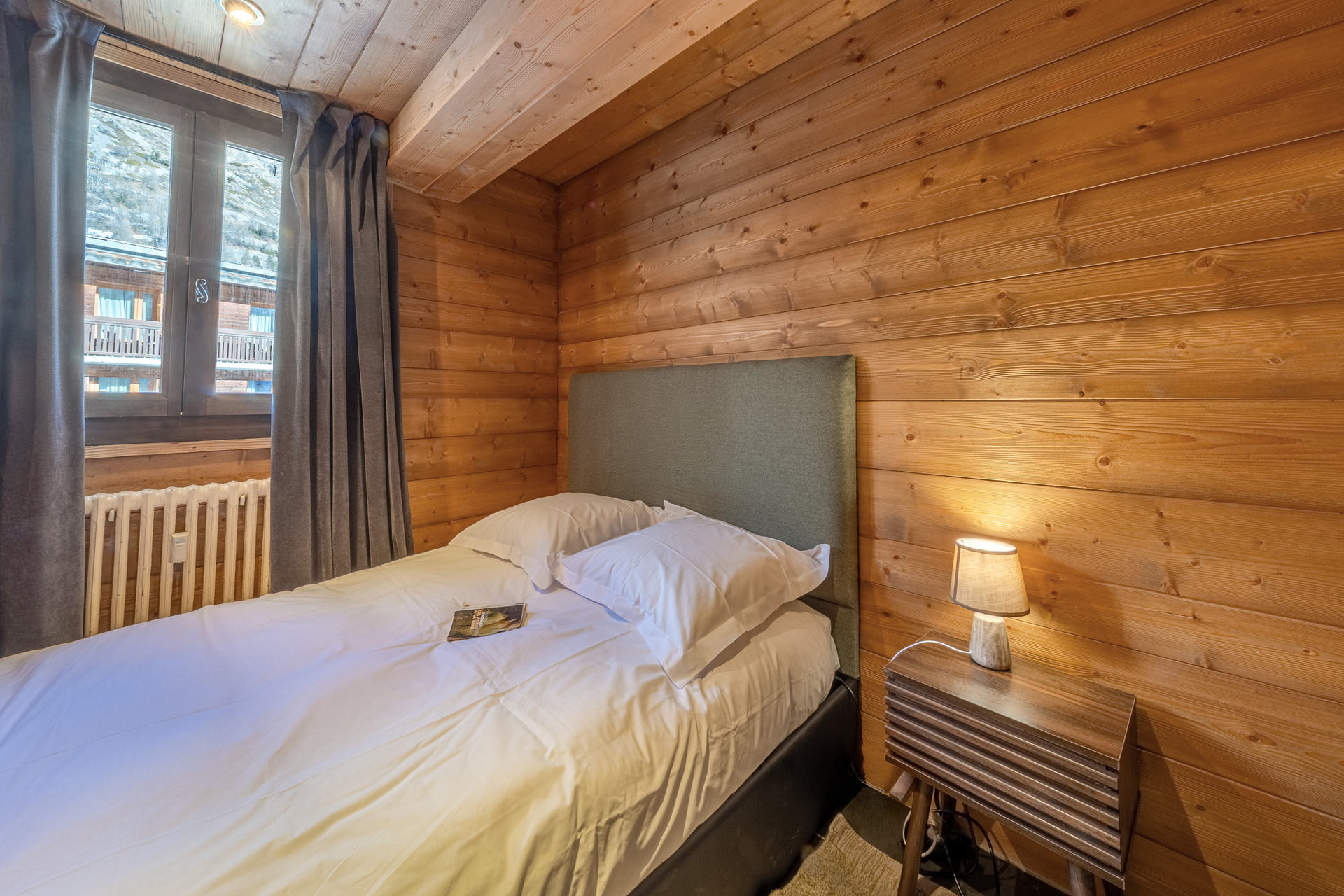 _lv_images__lot_0002340357_11_1455240