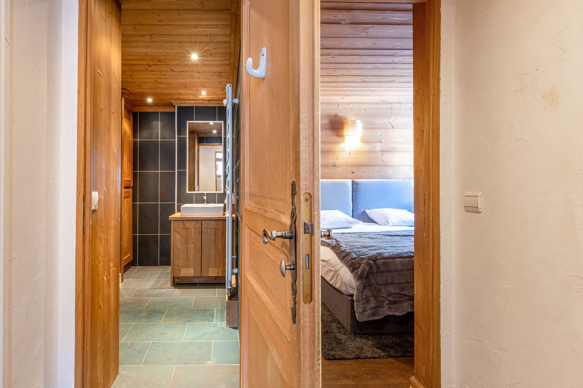 _lv_images__lot_0002340357_14_1455243