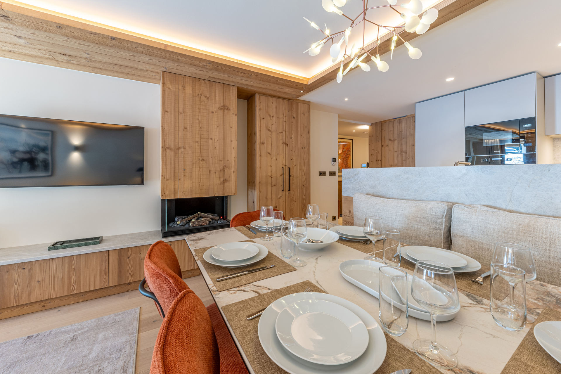 _lv_images__lot_0002340358_05_1455479