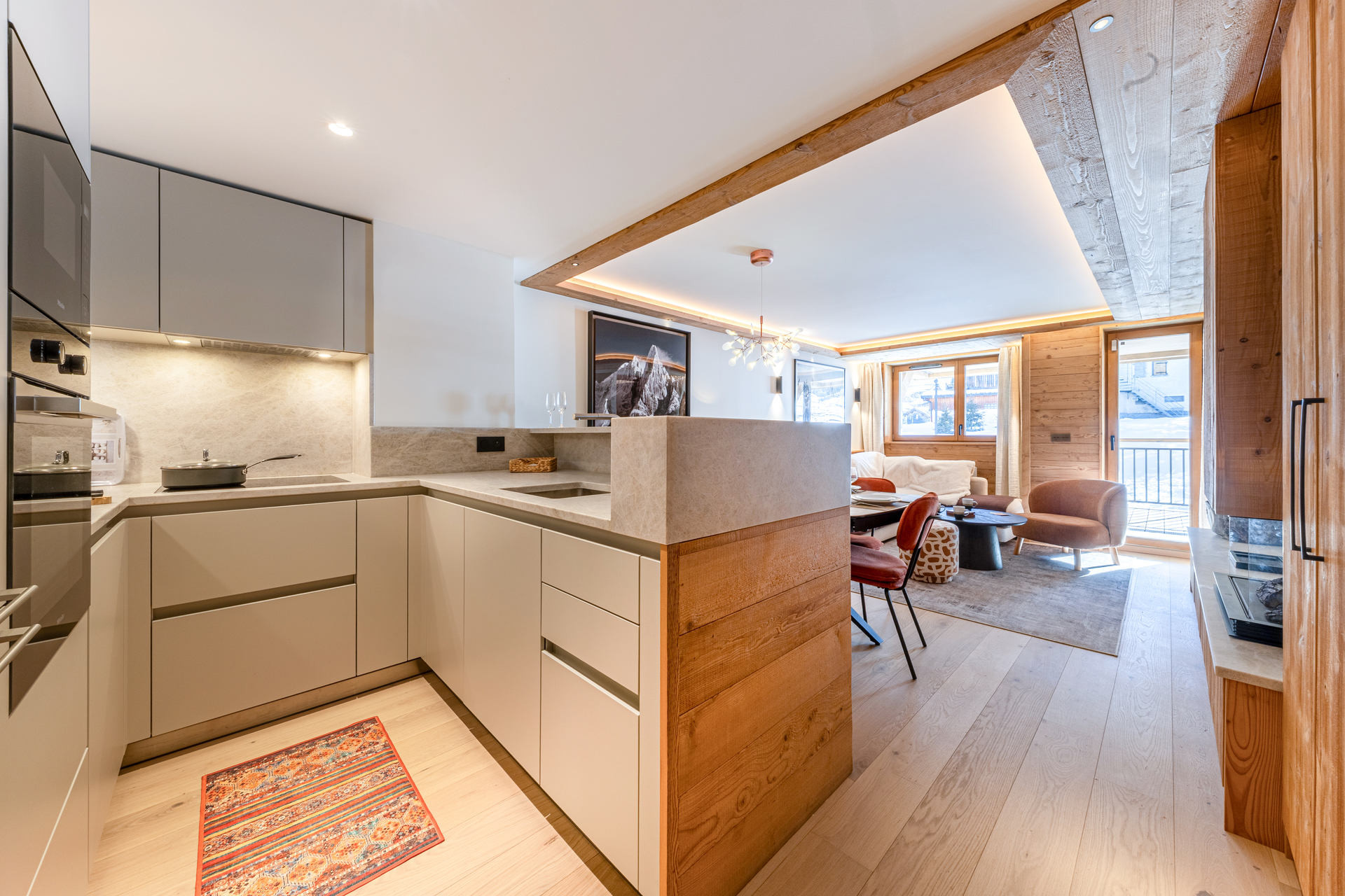 _lv_images__lot_0002340358_06_1455480